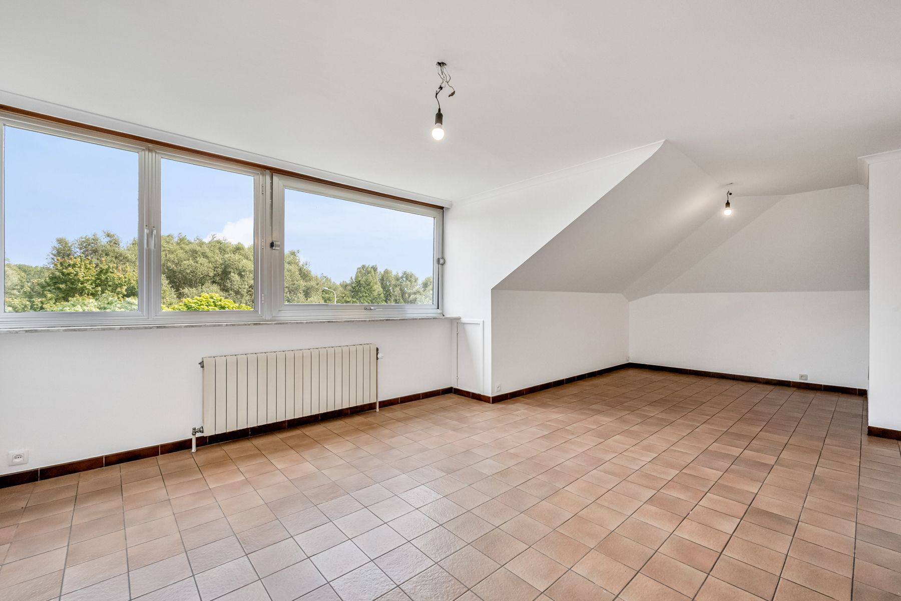 Appartement met 2 slpk een terras en garage met berging foto 4