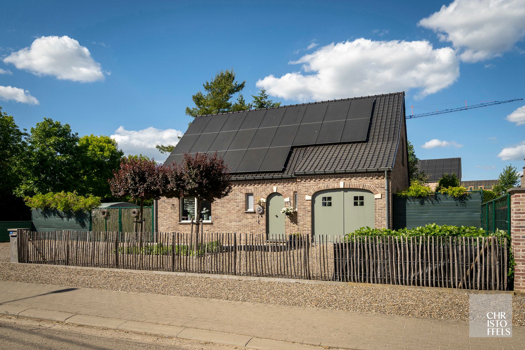Hoofdfoto van de publicatie: Landelijk en centraal gelegen hedendaagse woning.