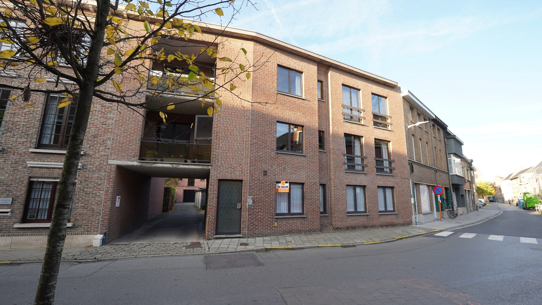 Gelijkvloers appartement met terras en garage te Lokeren foto {{pictureIndex}}