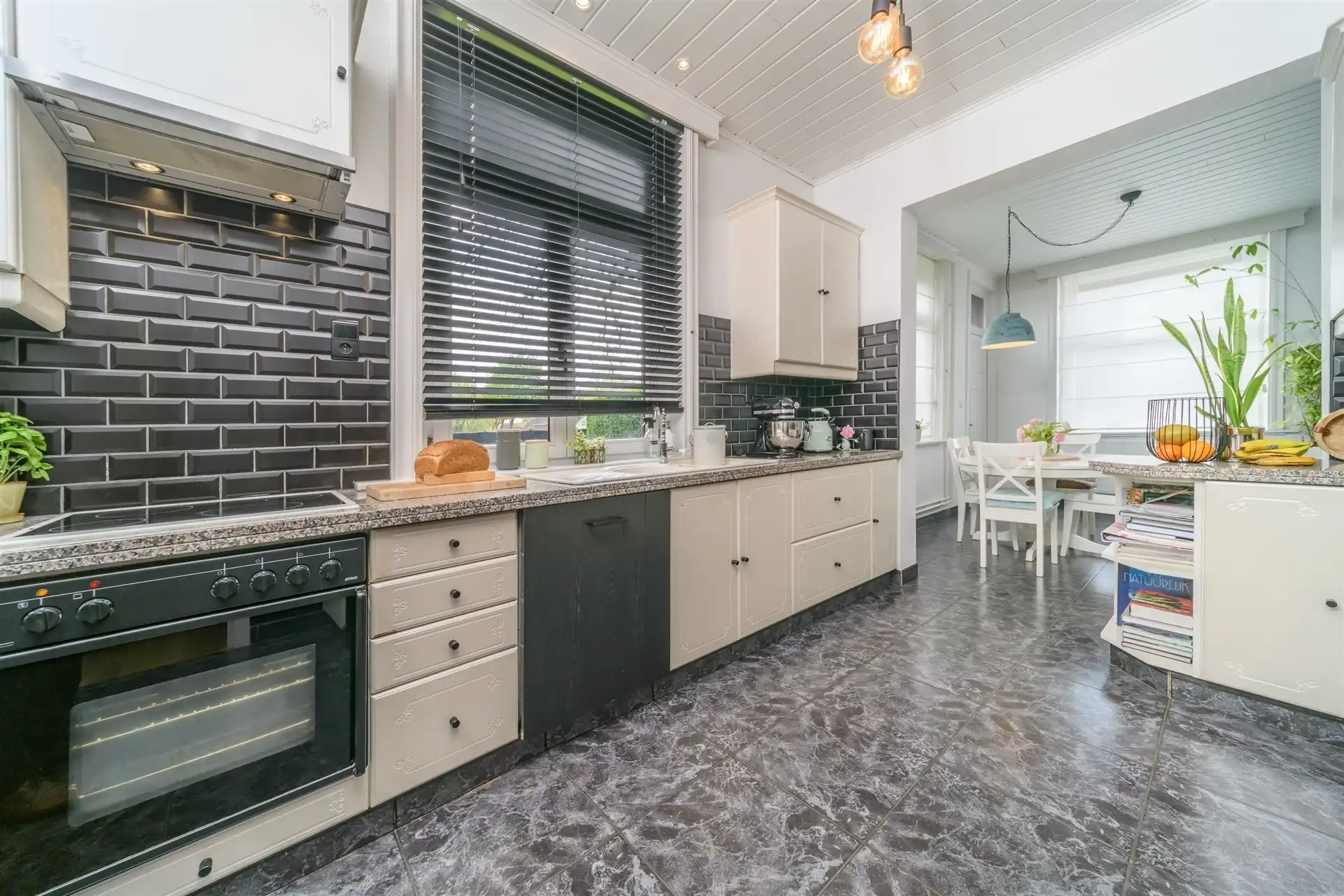 Ruime en instapklare woning met tal van mogelijkheden foto 7