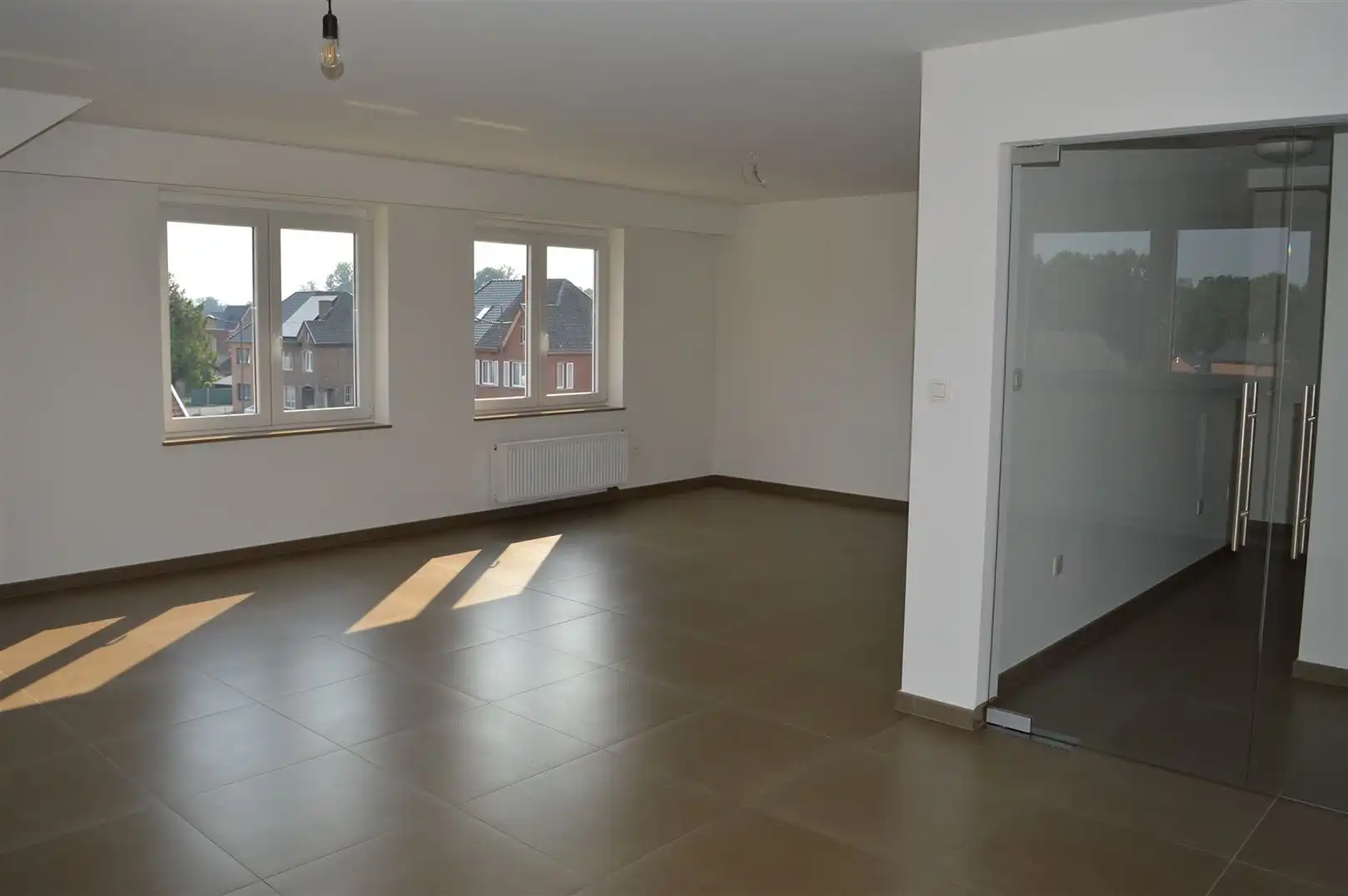 TE HUUR: Ruim appartement met 3 slaapkamers te Munsterbilzen! foto 2