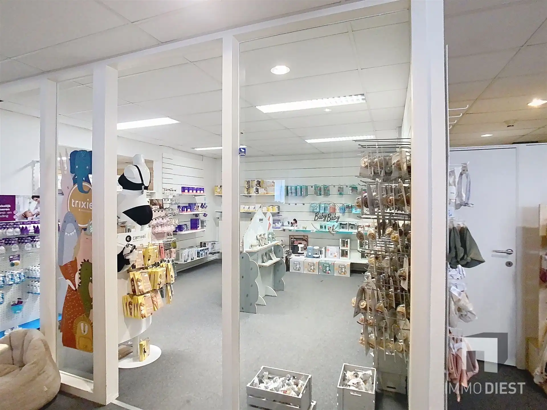 Handelspandvan 1633 m2 met ruime parking langs verbindingsweg foto 8