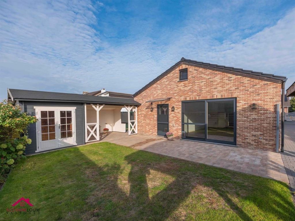 Vrijstaande woning, volledig gerenoveerd foto 9