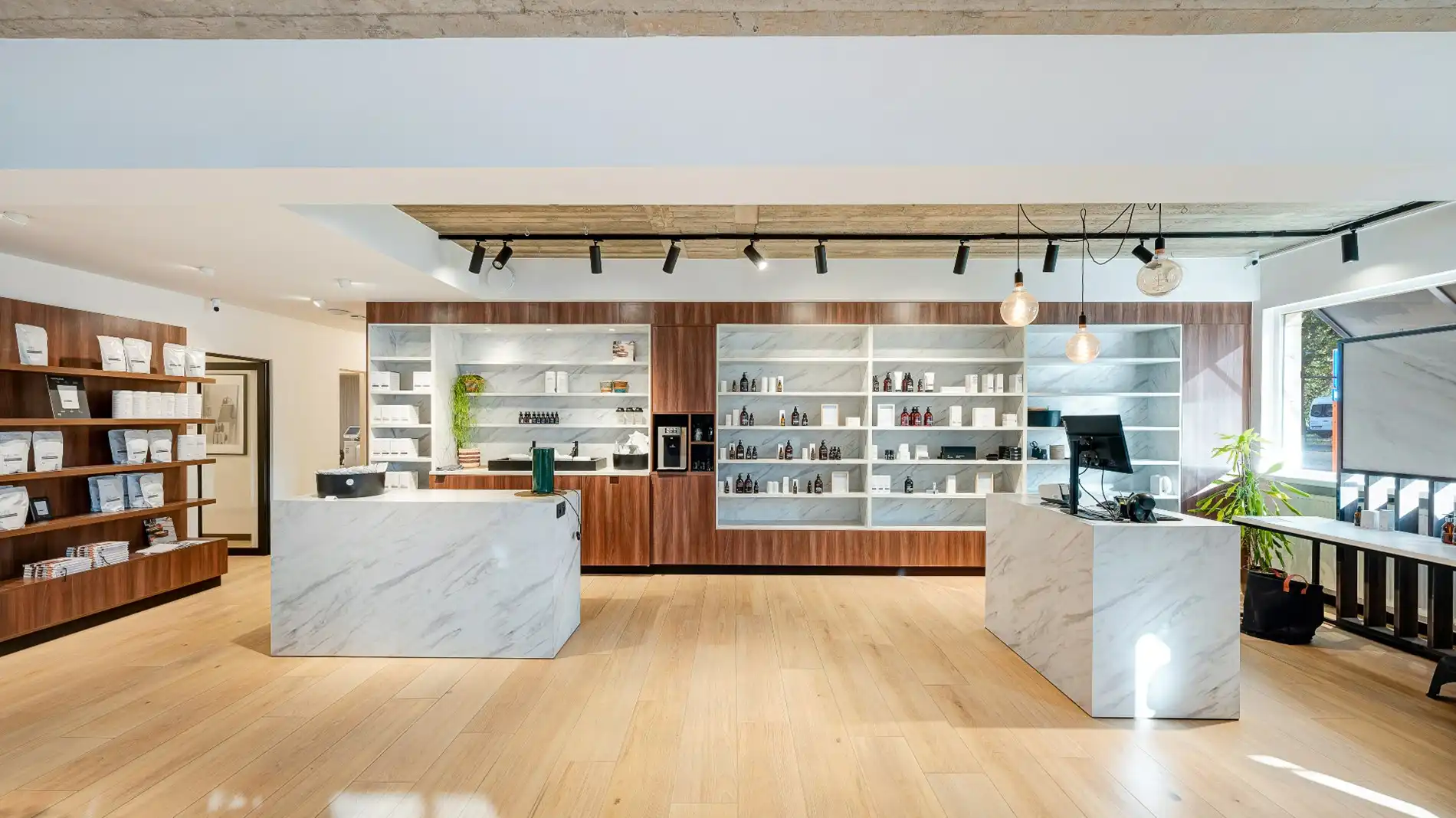 HOEKHandelsgelijkvloers op toplocatie in Heist-aan-Zee – ±185 m² foto 10