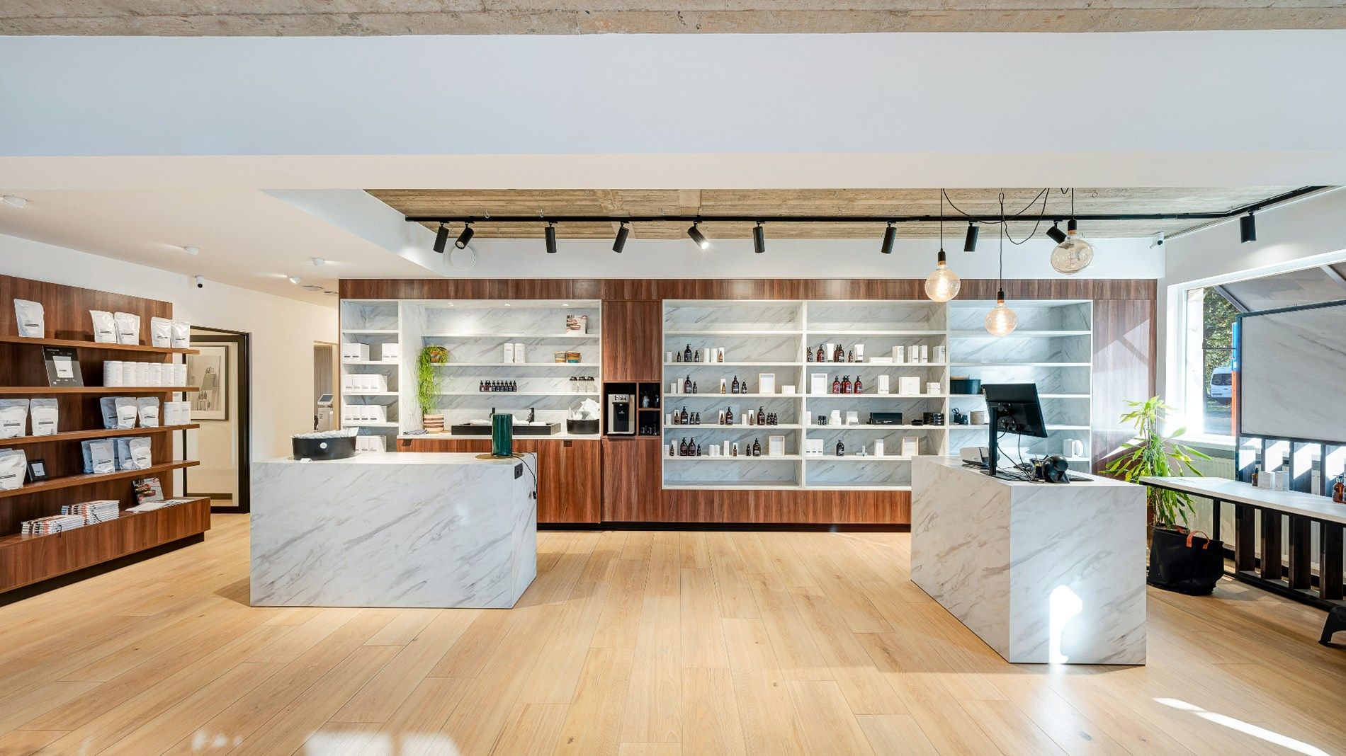 HOEKHandelsgelijkvloers op toplocatie in Heist-aan-Zee – ±185 m² foto 10