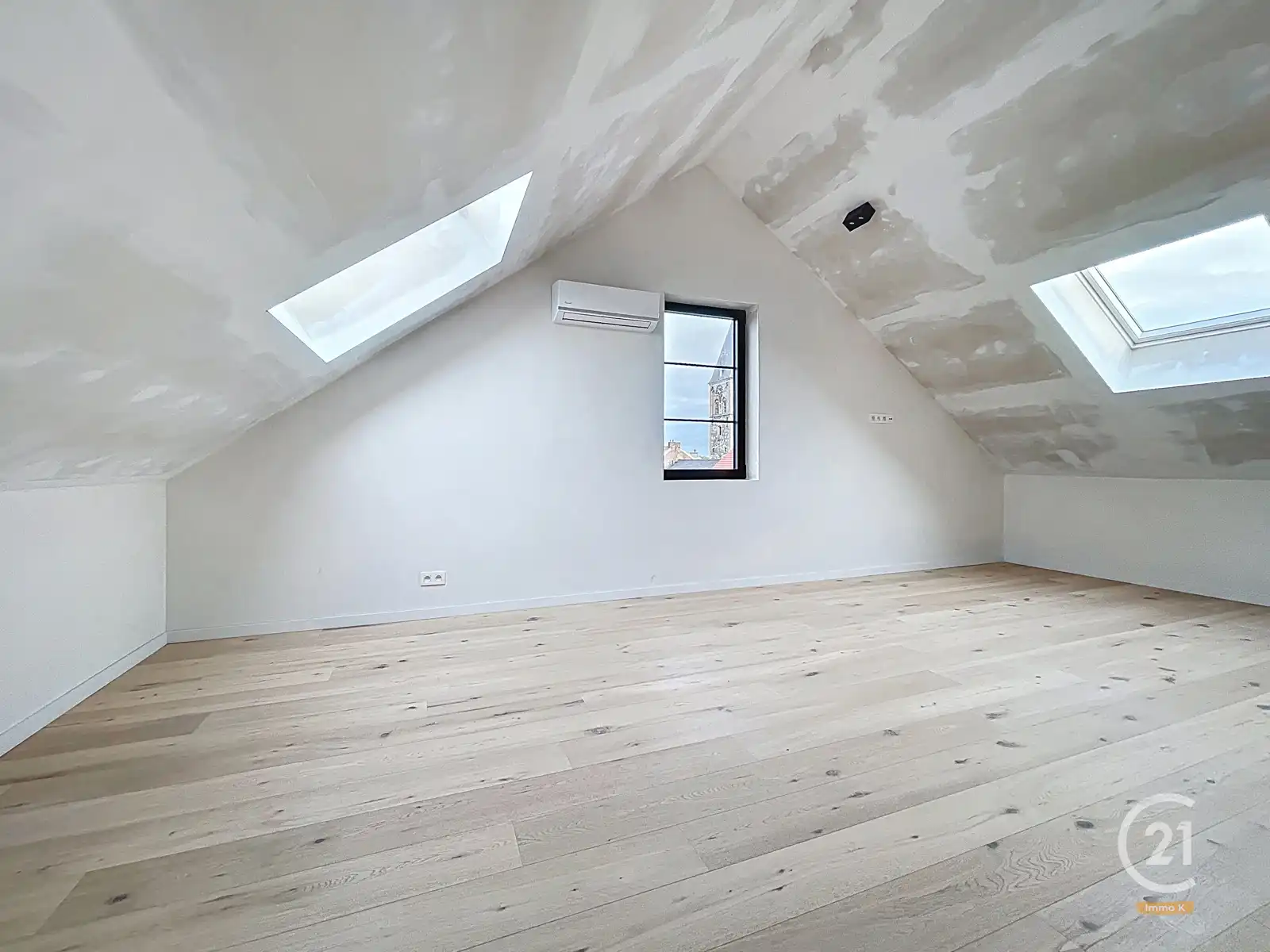 Nieuwbouw duplex met 4 slpks, terras, tuin en staanplaats foto 18