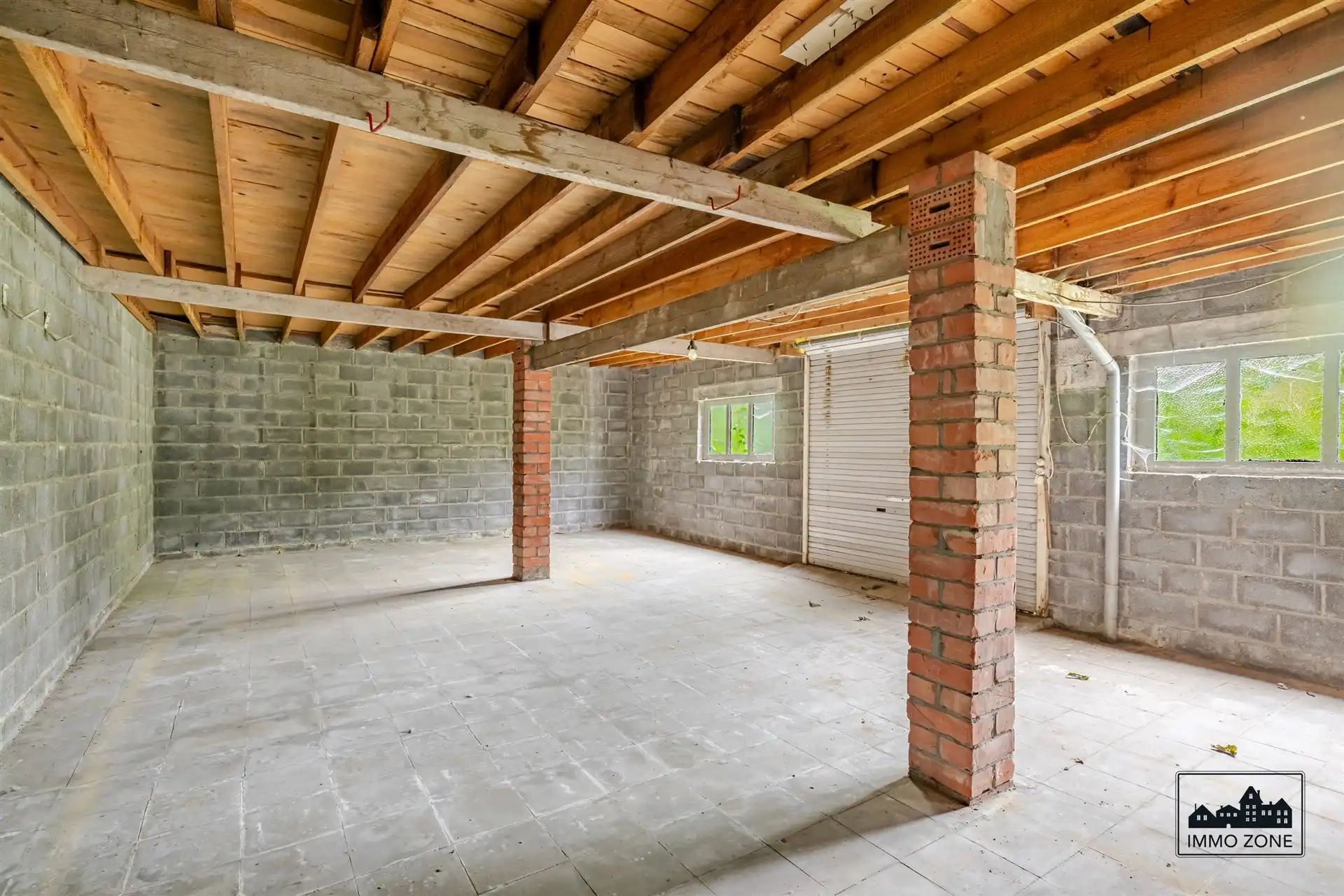 bungalow op goede locatie met 1353 m² grond foto 11