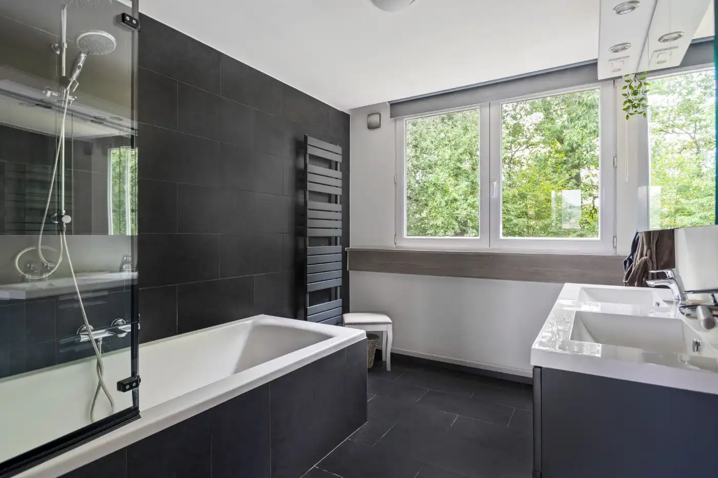 Instapklare bel-etage met 2 slpk, garage én gezellige tuin foto 14