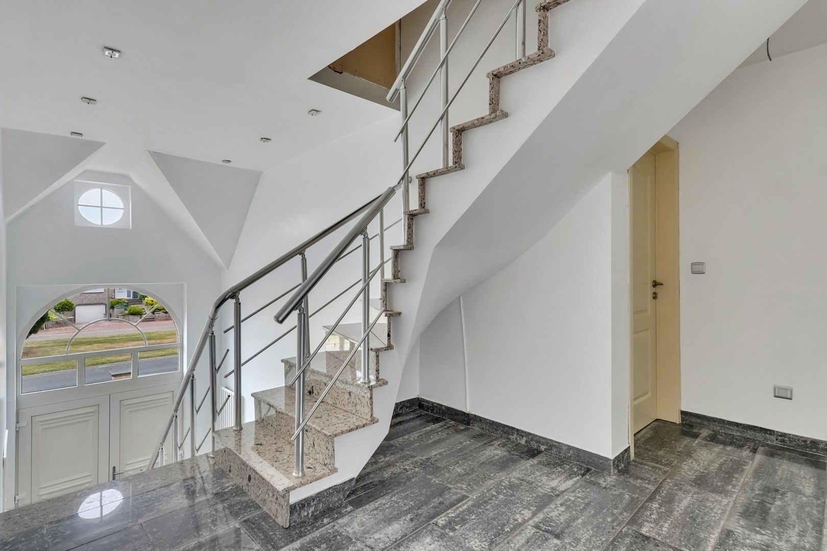 RUIME WONING MET 4+ SLPKS TE KOOP - Maasmechelen foto 12