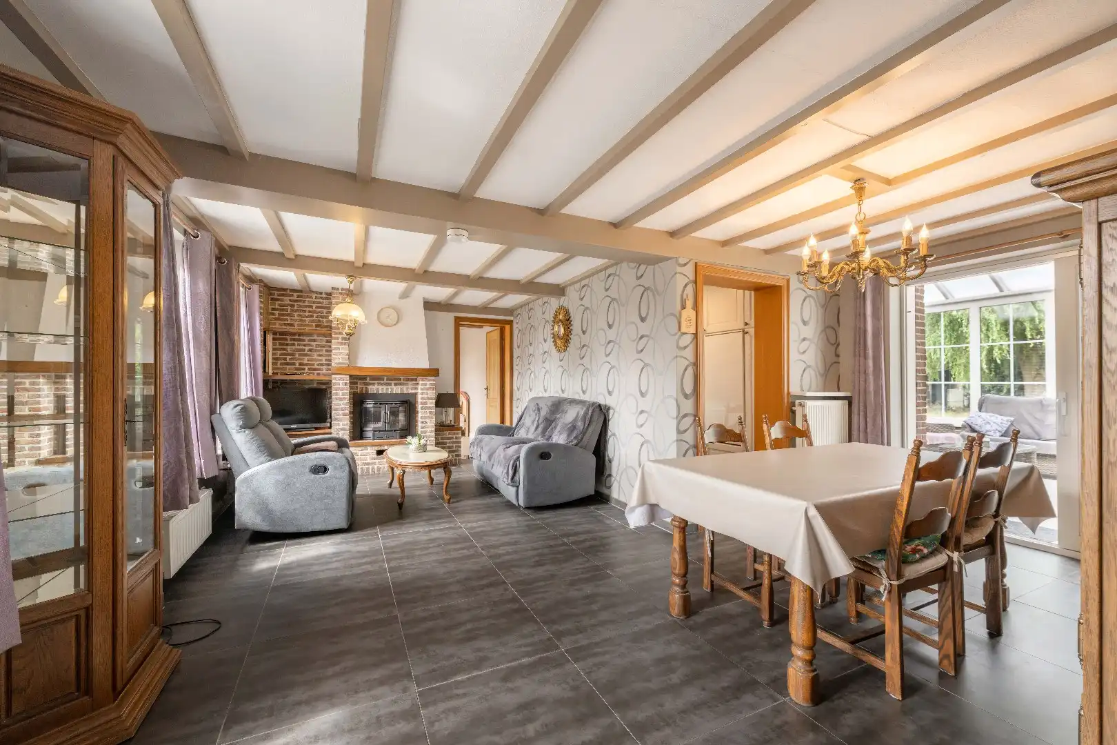 CHARMANTE ALLEENSTAANDE WONING MET BIJGEBOUWEN EN WEILAND  foto 6