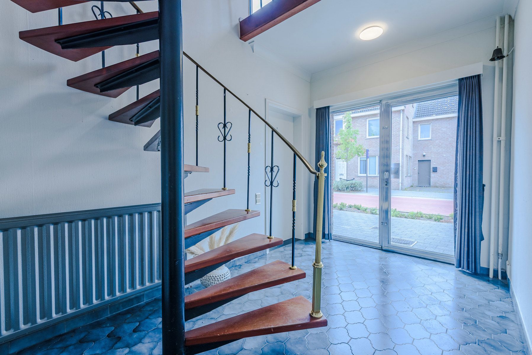 Ruime gezinswoning met 4 slpk, tuin en praktijkruimte  foto 4