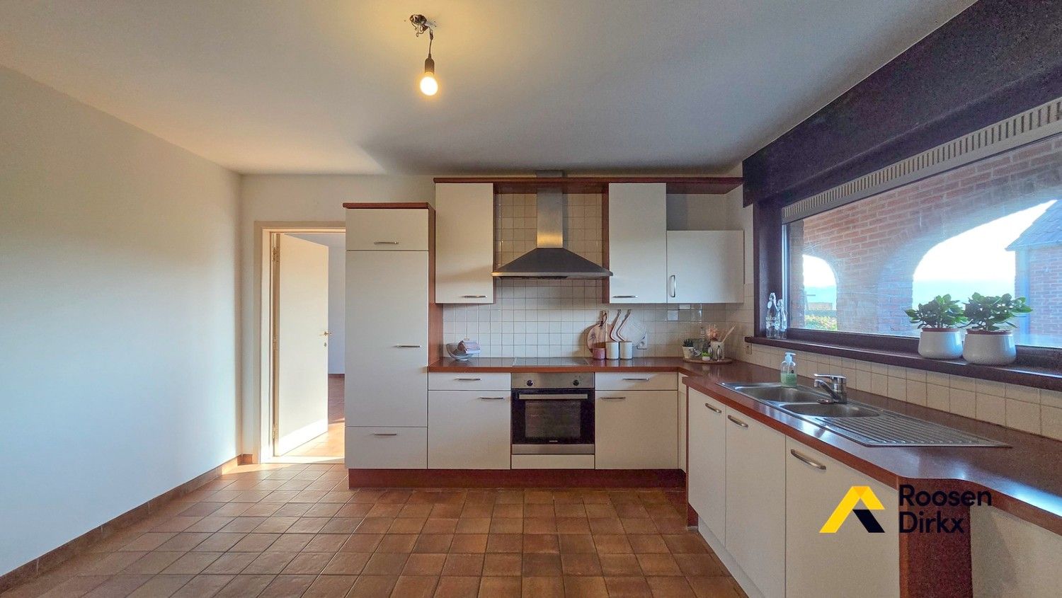 Degelijke woning met 3 slaapkamers en prachtig zicht op ±9 are! foto 13