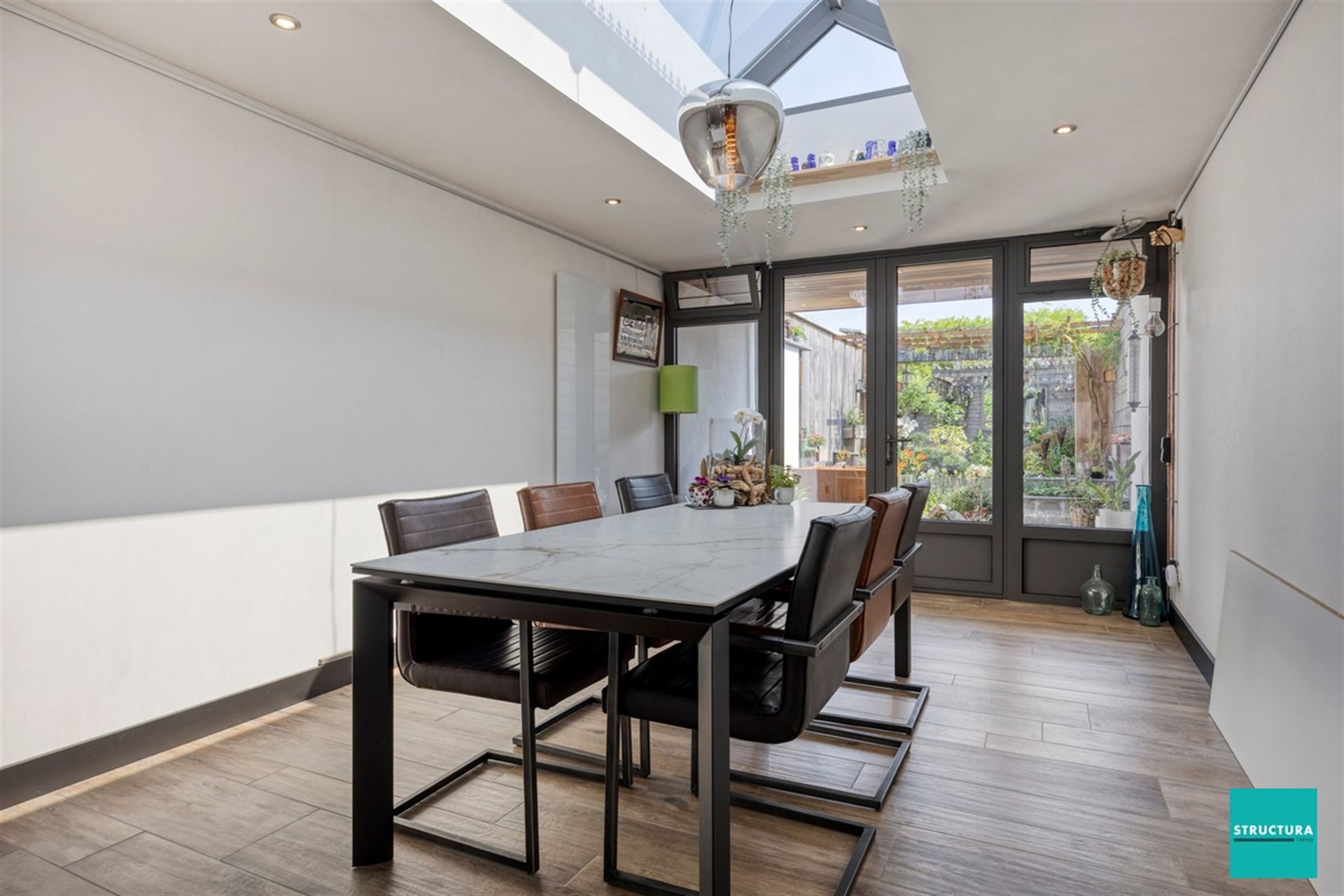 Instapklare woning met prachtige tuin foto 3