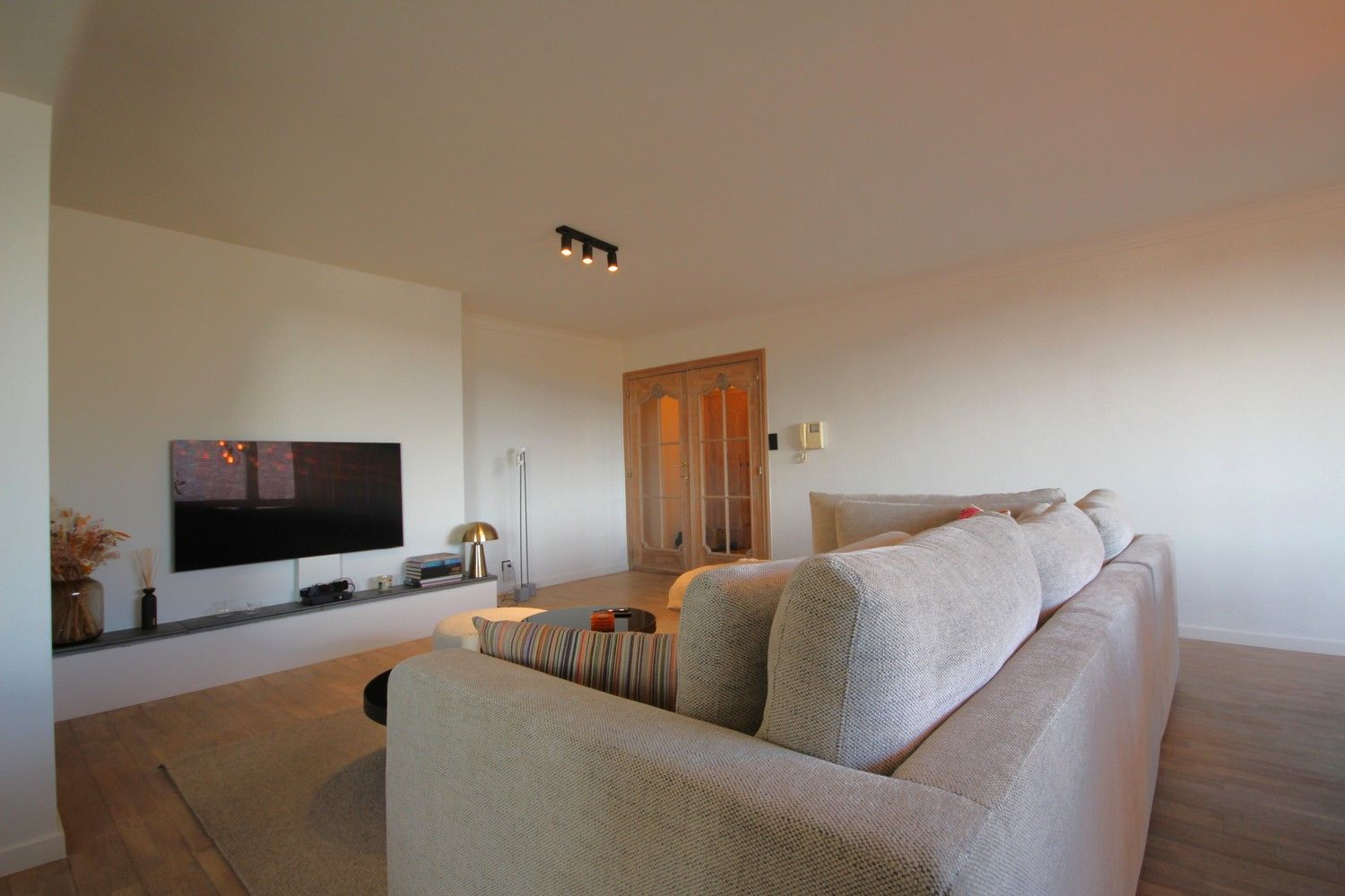 Vernieuwd appartement met 2 slaapkamers, garage en kelder in het centrum foto 8