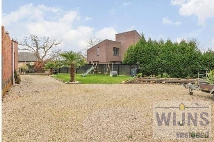 Veelzijdig renovatieproject met enorm potentieel op gunstige ligging foto 9
