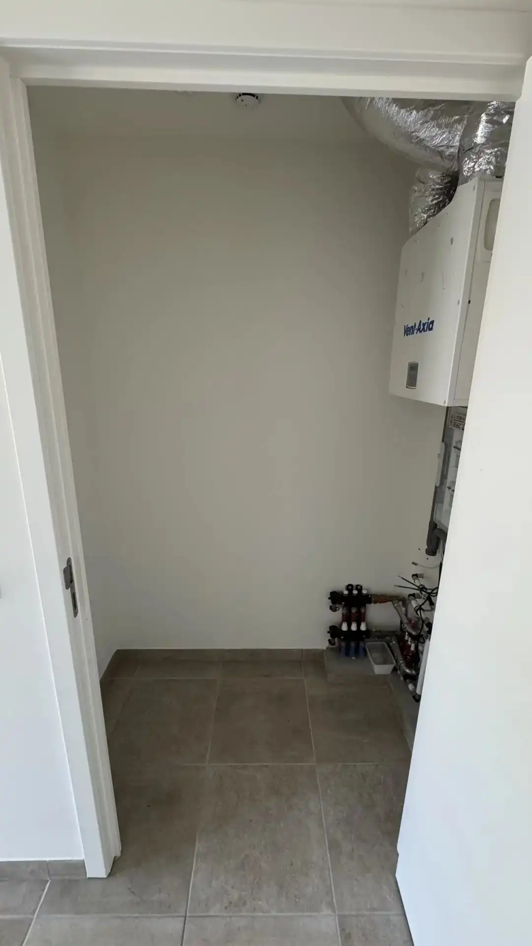 Serviceflat met 1 slaapkamer en balkon, momenteel verhuurd. foto 6