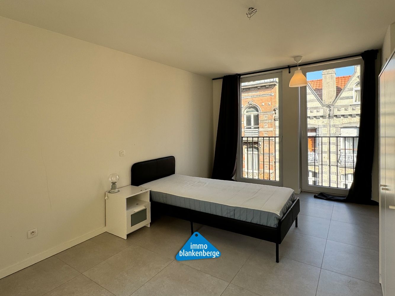 Zeer ruim triplex appartement met huislift, vlak bij de Zeedijk van Blankenberge foto 10