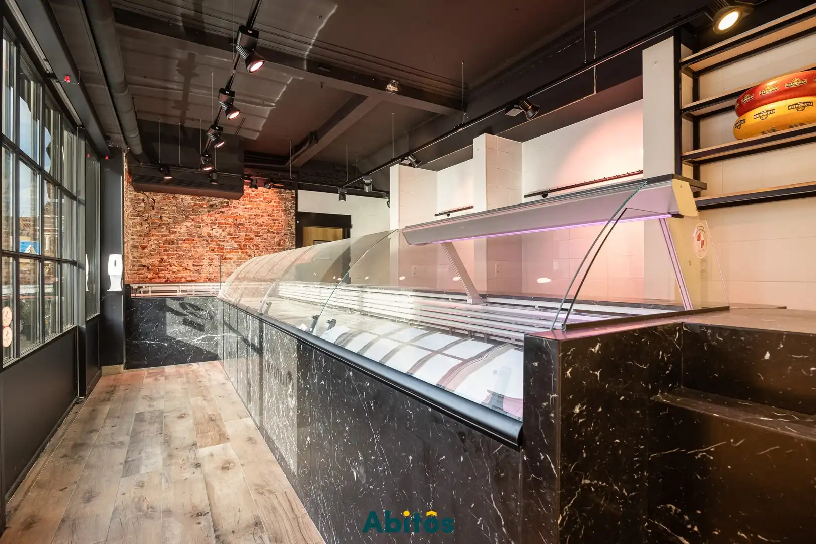 Handelspand op absolute topligging in het centrum van Drongen foto 4