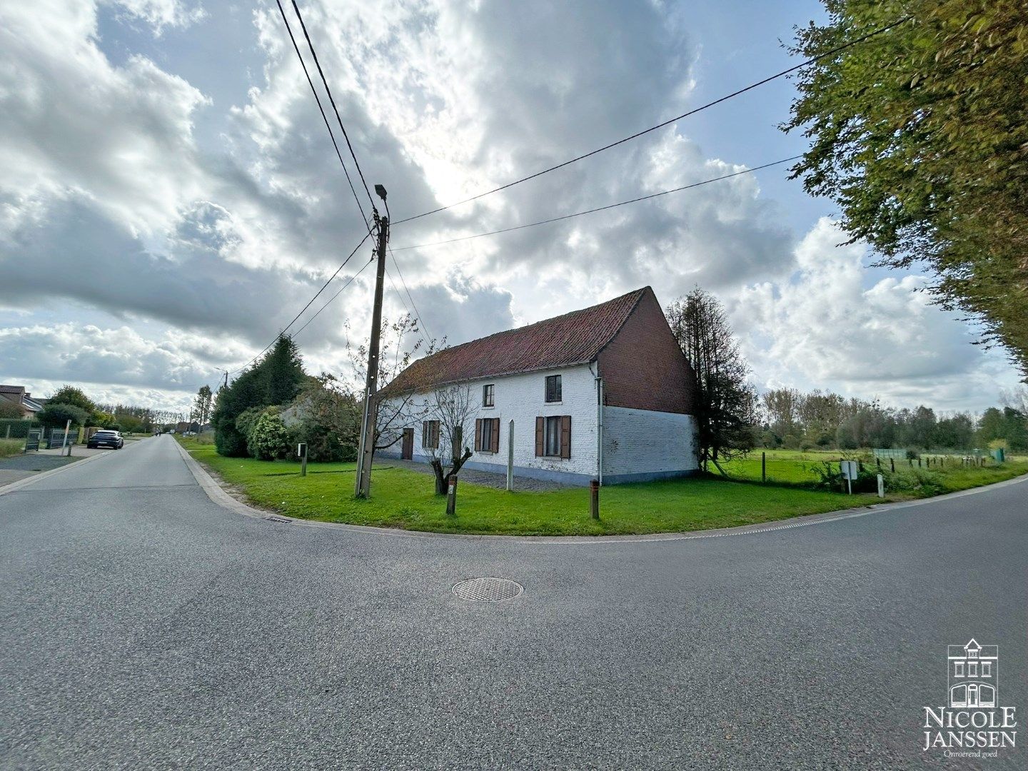Hoofdfoto van de publicatie: Authentieke, op te knappen hoeve in landelijke omgeving