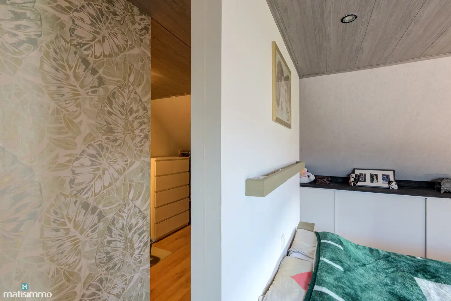 GERENOVEERDE, INSTAPKLARE VRIJSTAANDE WONING MET 3 SLAAPKAMERS IN NEEROETEREN (MAASEIK) foto 23