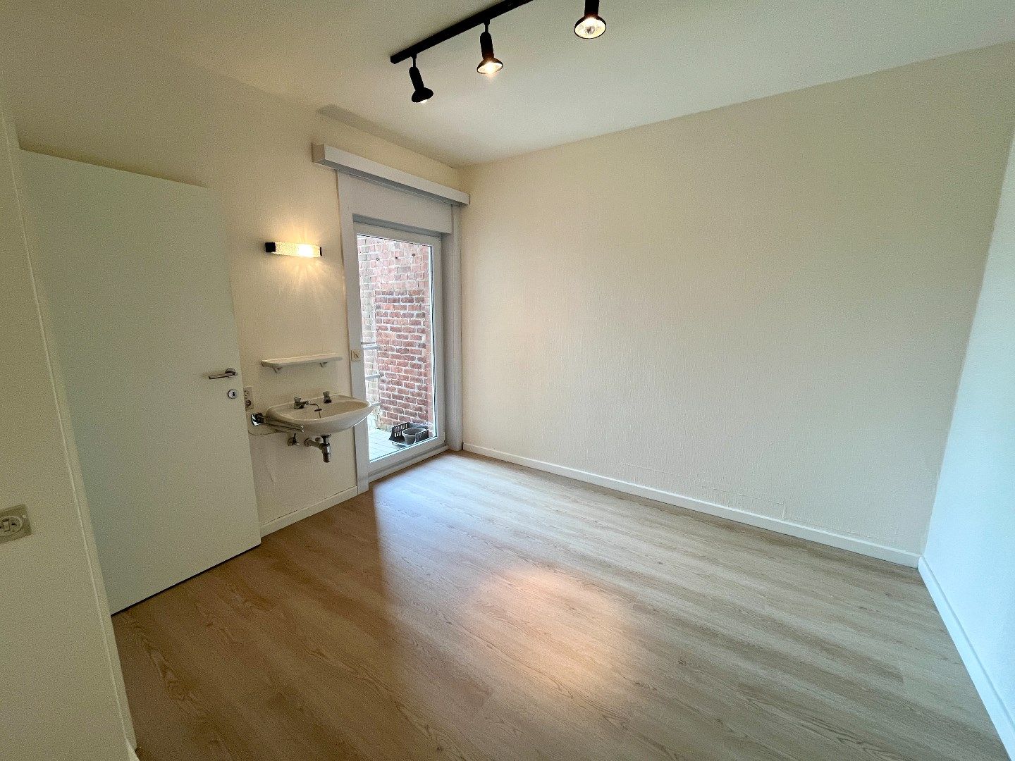 Lichtrijk appartement met garage  foto 8