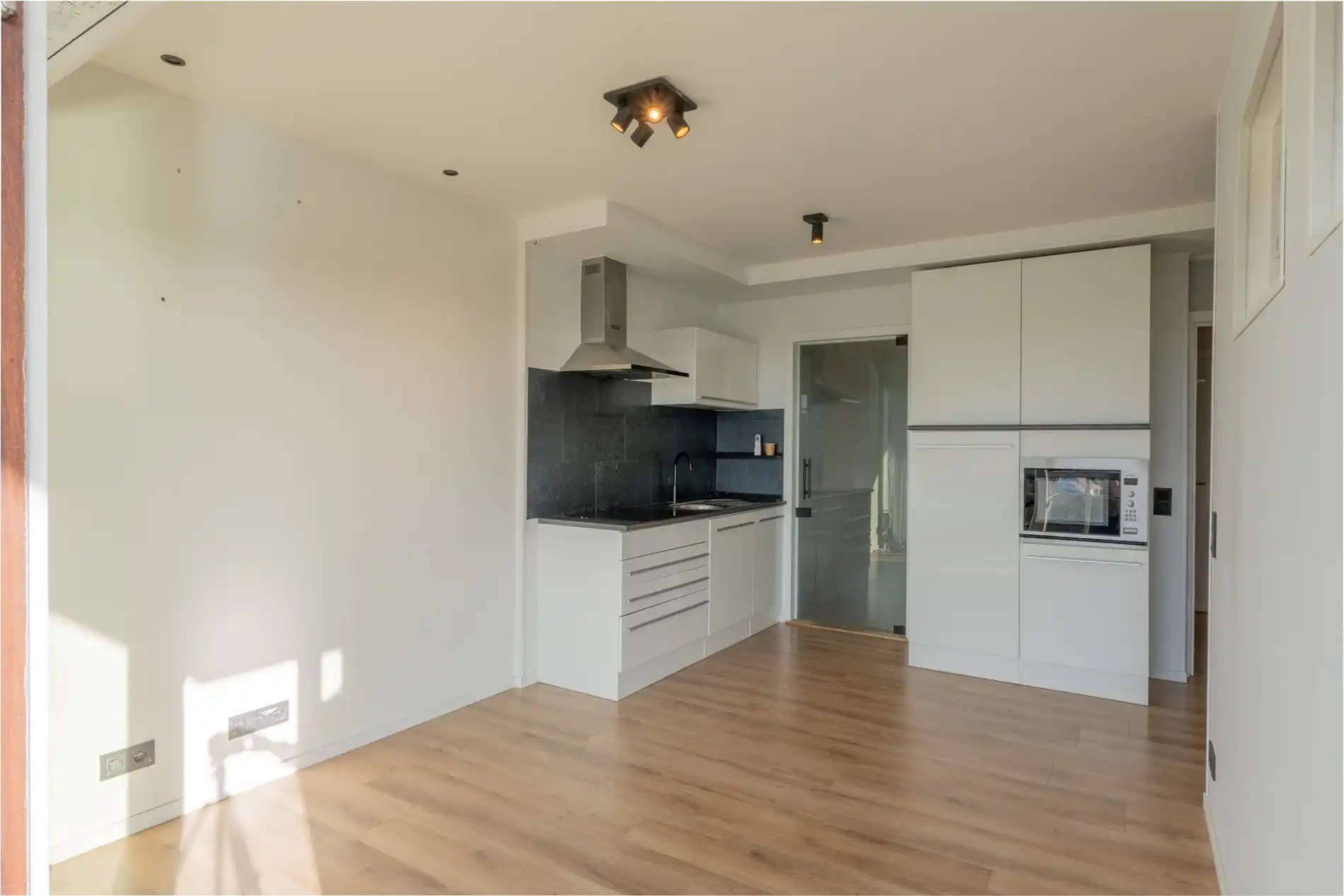 Appartement met breed zonneterras te Heist-Duinbergen foto 4