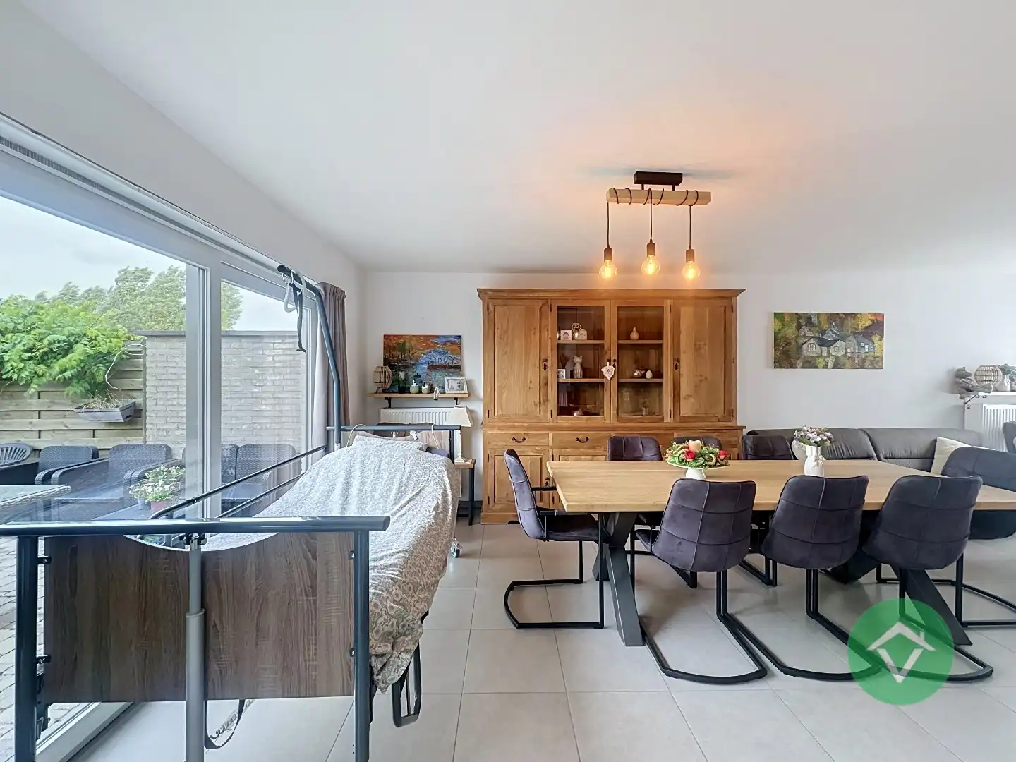 Recente gezinswoning met 3 slaapkamers, garage en landelijk uitzicht te huur in Eernegem foto 5