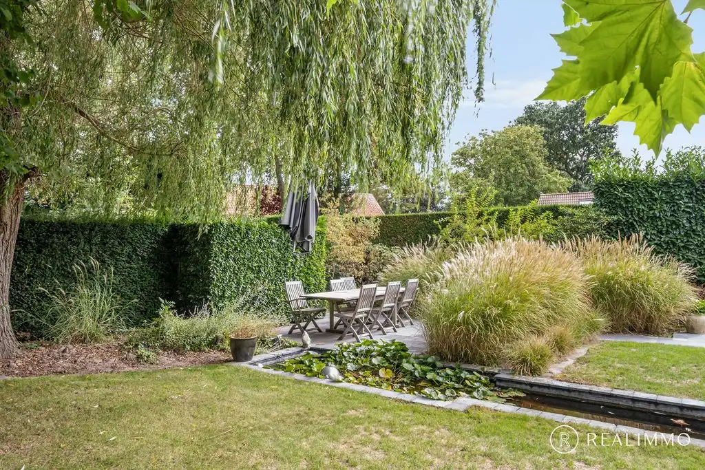 Ruime alleenstaande woning met prachtige tuin in Kooigem foto 17