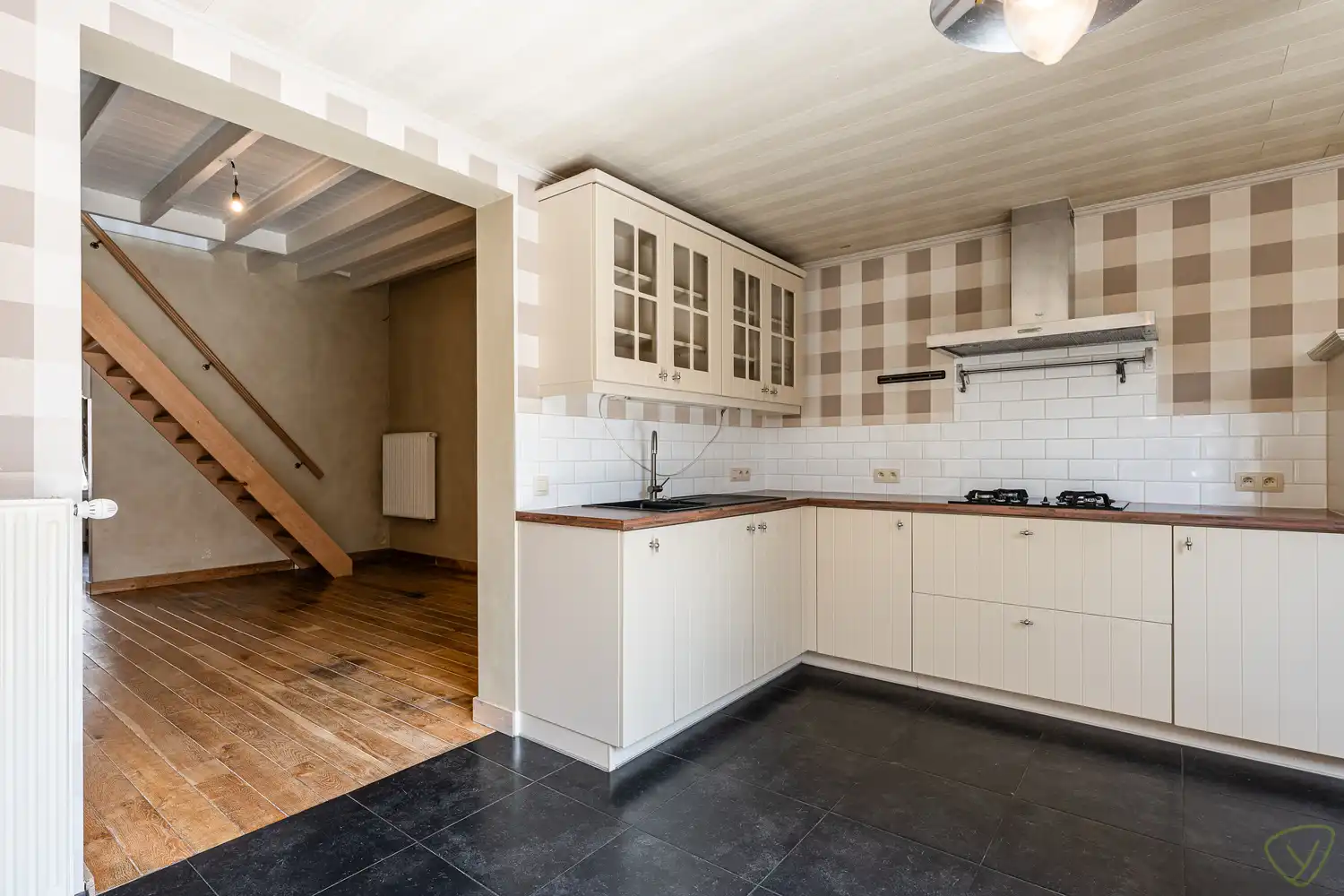 Gezellige instapklare woning met zonnig koertje in Eeklo! foto 7