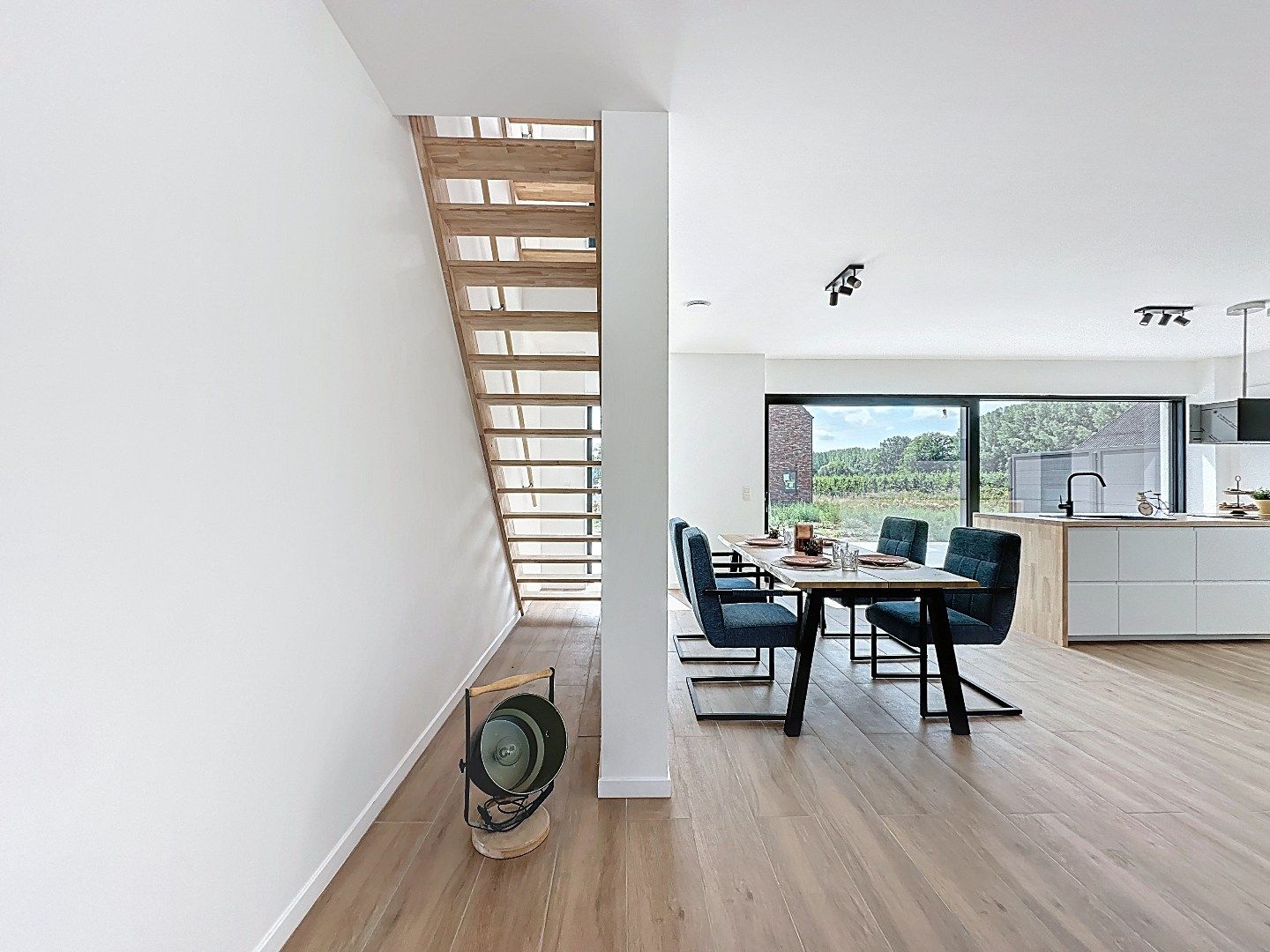 Instapklare vernieuwbouwwoning in het hart van Wezemaal foto 5