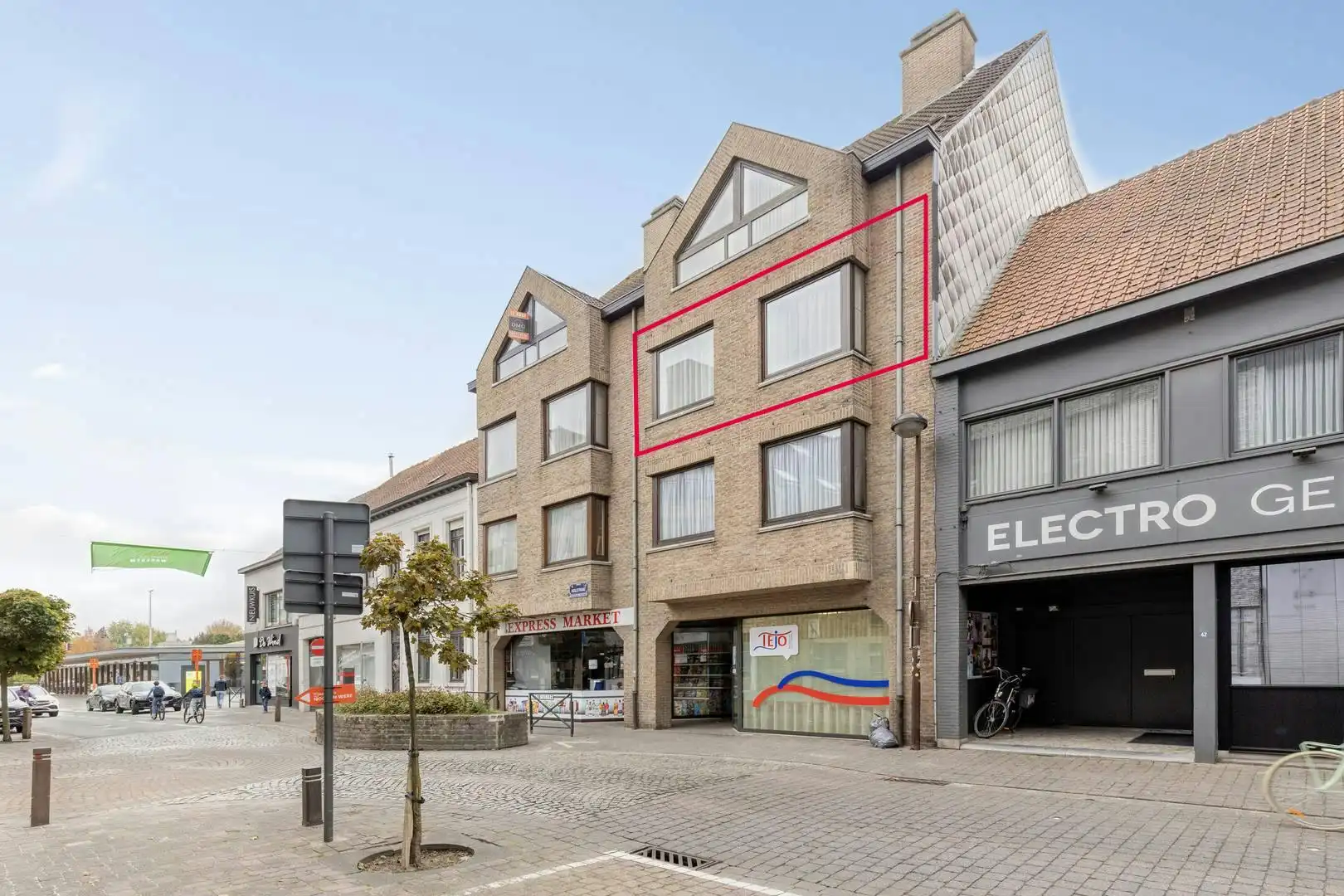 Gerenoveerd appartement te koop in centrum Waregem foto {{pictureIndex}}