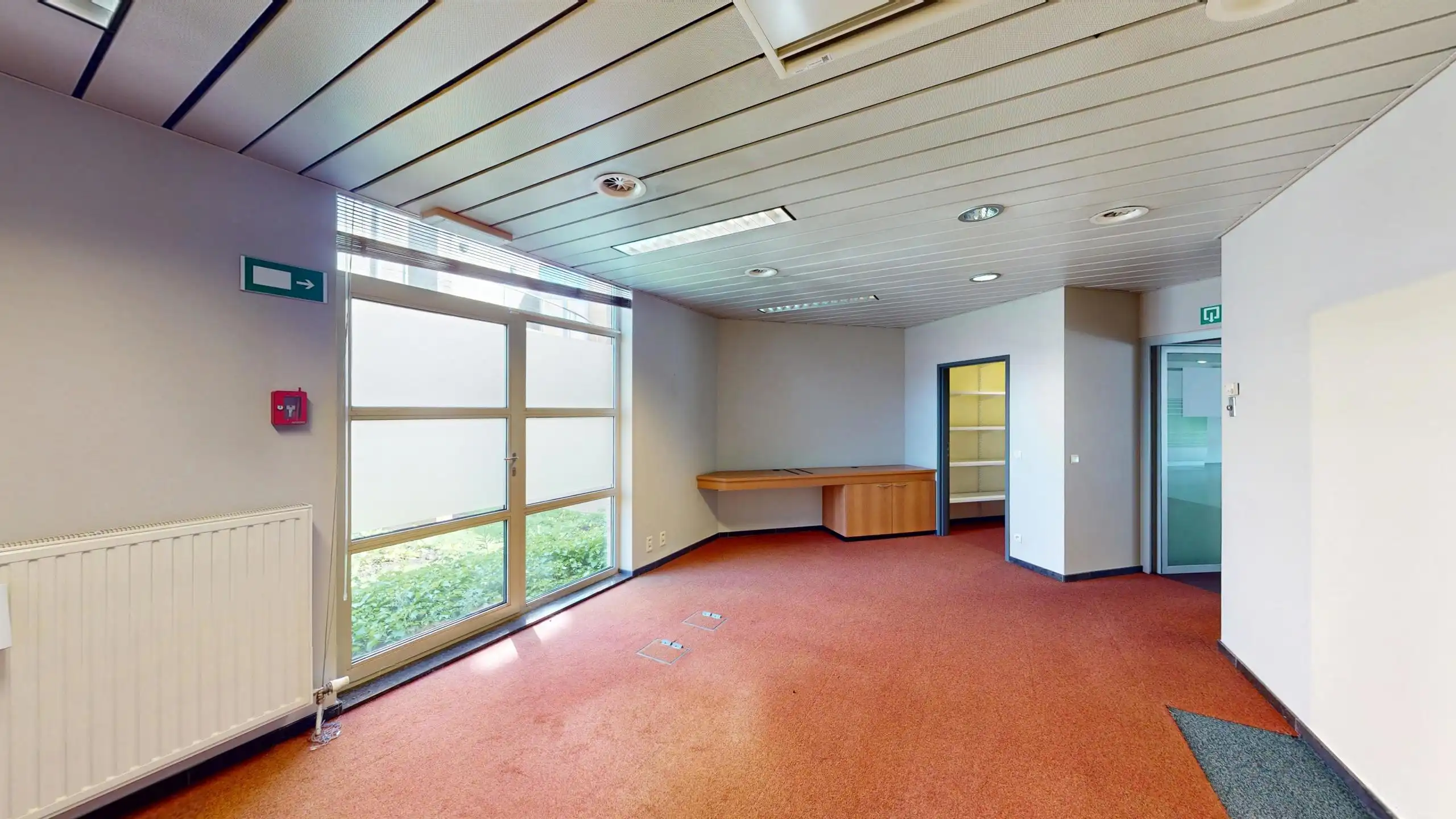 Zeer ruim kantoor op commerciële locatie in centrum Beringen foto 28