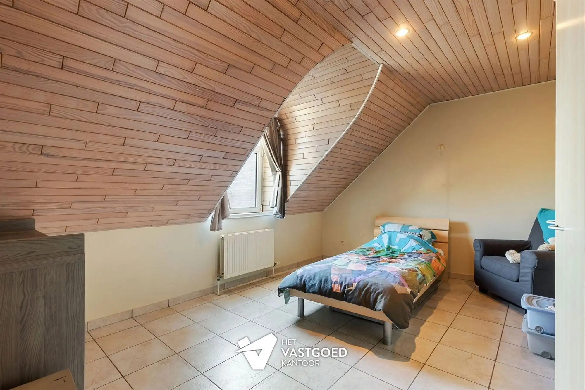 ZEER RUIM EN LICHTRIJK DUPLEX APPARTEMENT (149M²) MET 2 SLAAPKAMERS EN LEUKE VERANDA MET 2 TERRASSEN TE LAAKDAL foto 15