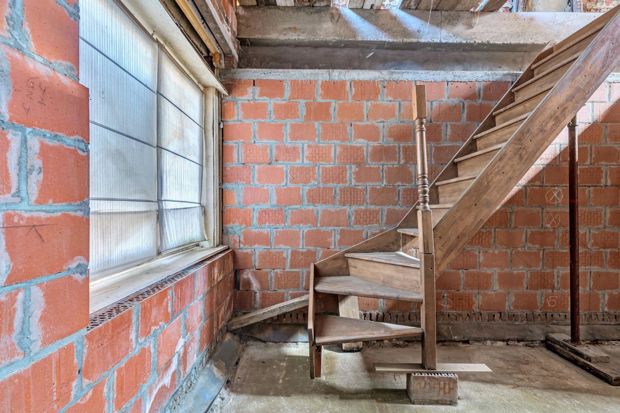 Te renoveren woning op strategische locatie te Ninove foto 4