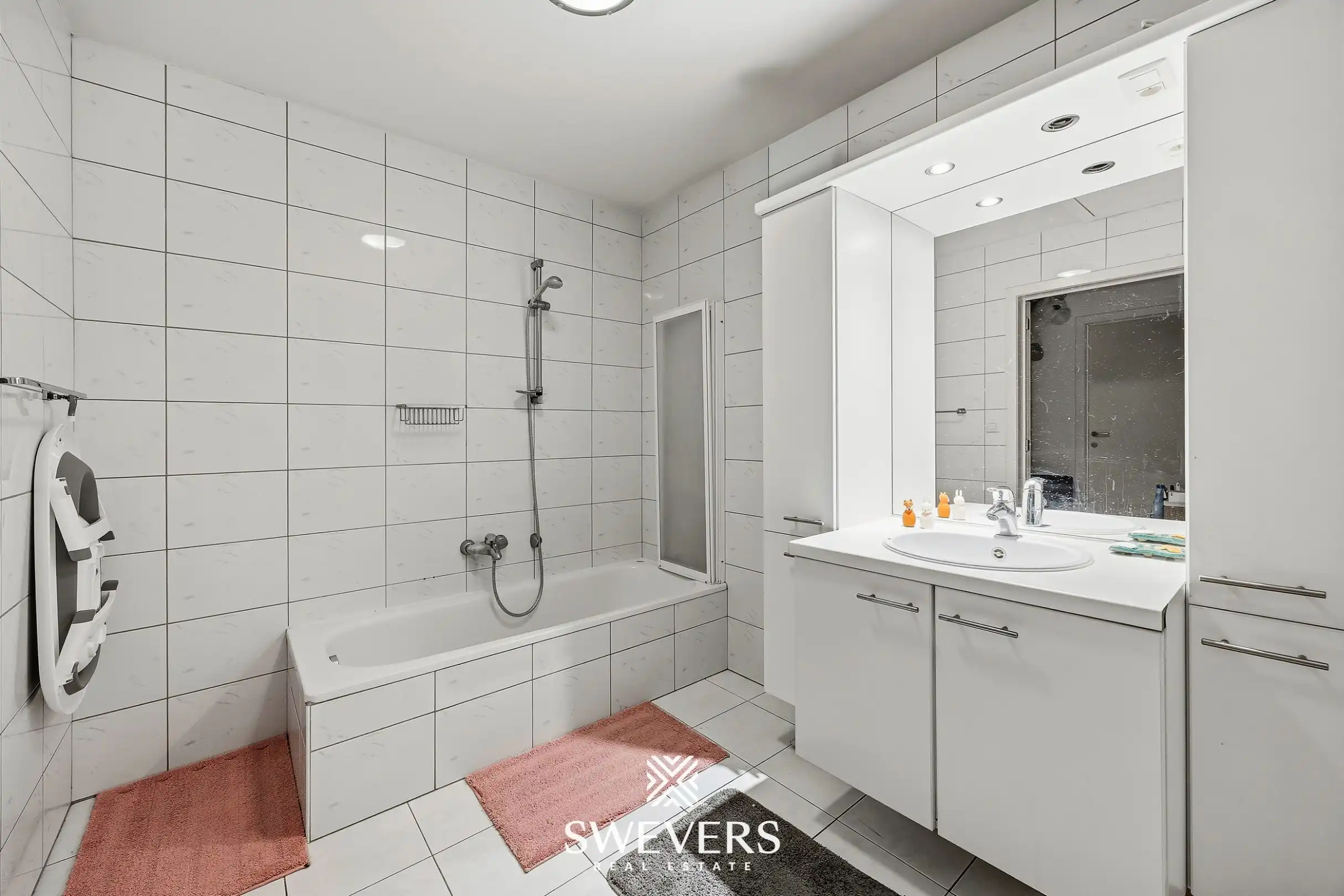 Instapklare duplex met zonnig terras en groen uitzicht in Genk foto 16