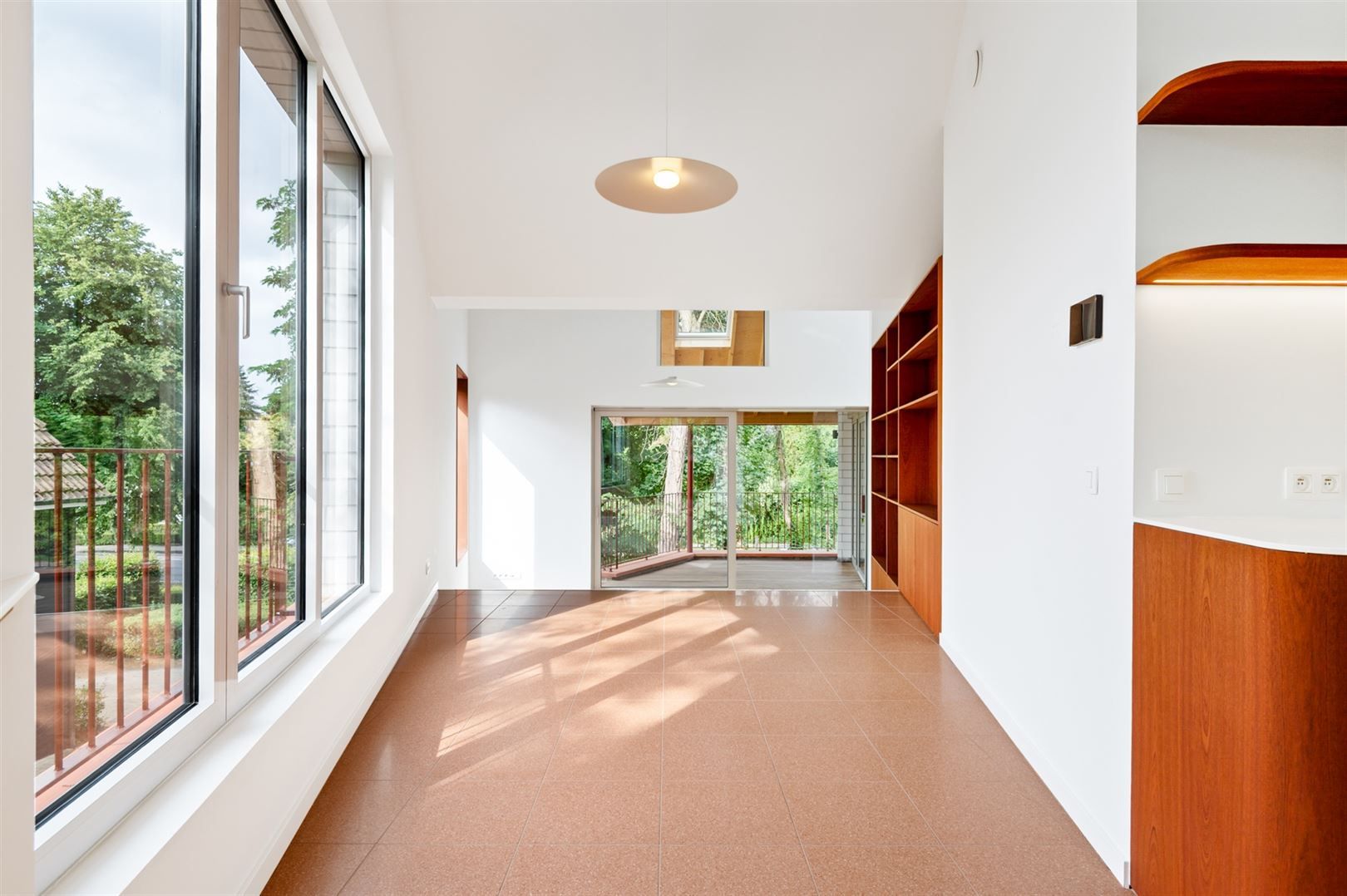 Luxe nieuwbouwappartement met terras, tuin en parking. foto 7