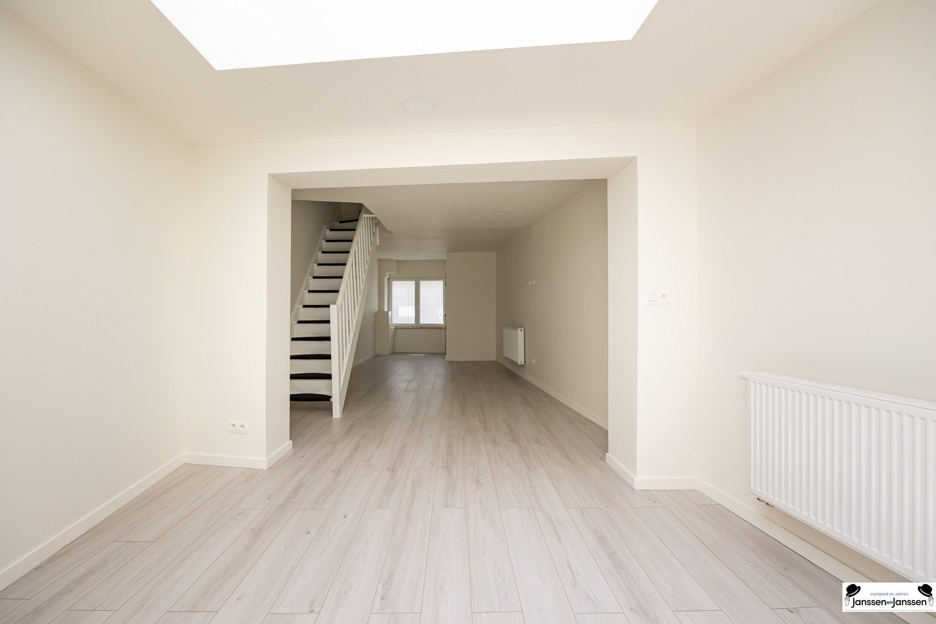 Instapklare woning met ruime tuin in hartje Willebroek foto 3