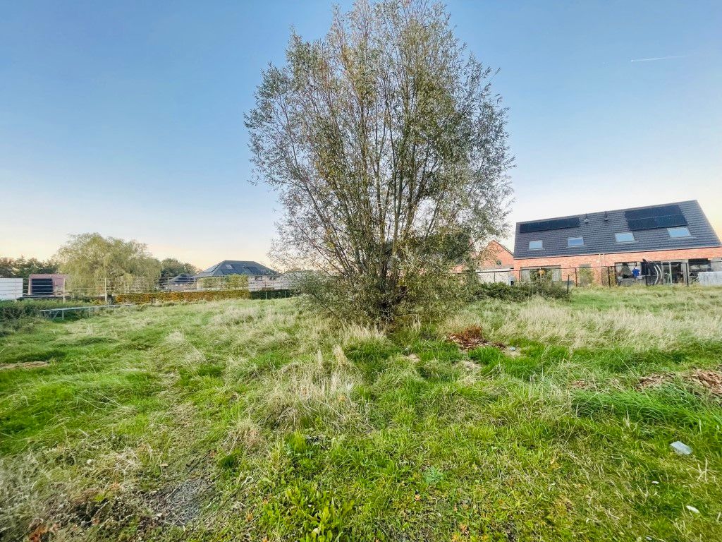 Waardamme Stuk BOUWGROND voor open bebouwing Goedgekeurde bouwvergunning beschikbaar voor het bouwen van   Vrijstaande ééngezinswoning 201,50m², een ruime gelijkvloerse woning   met garage 46,5m² foto {{pictureIndex}}