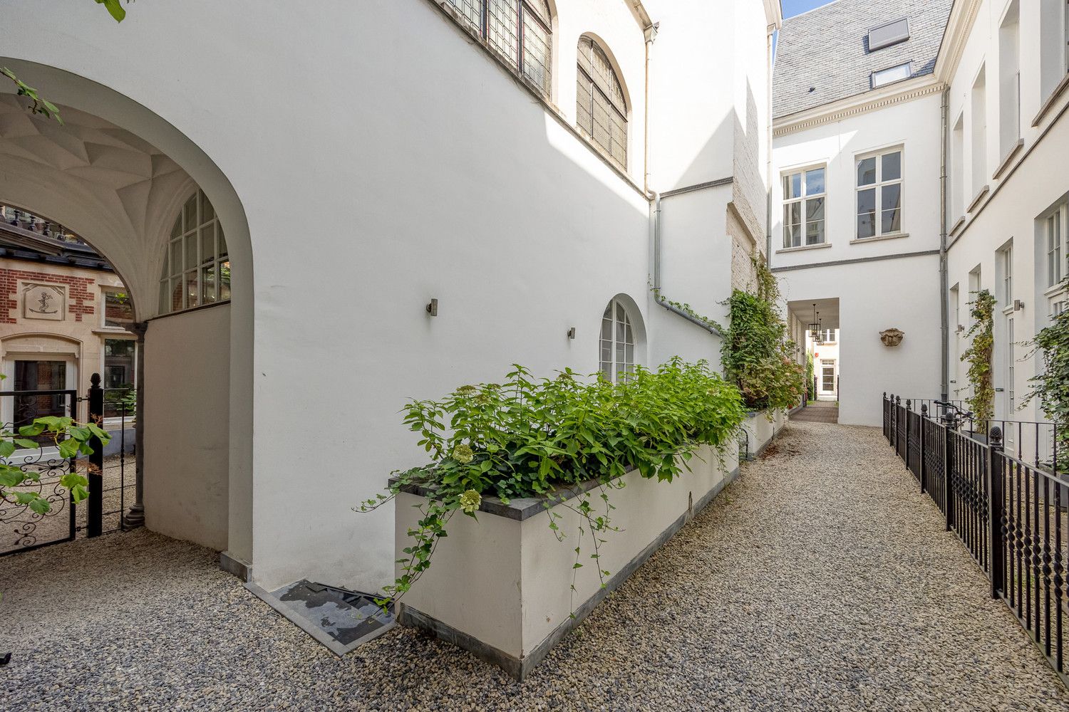 Unieke en energiezuinige stadsvilla (224m²) met fantastisch zonneterras in het hart van historisch Antwerpen – luxe, rust en boordevol karakter! foto 32