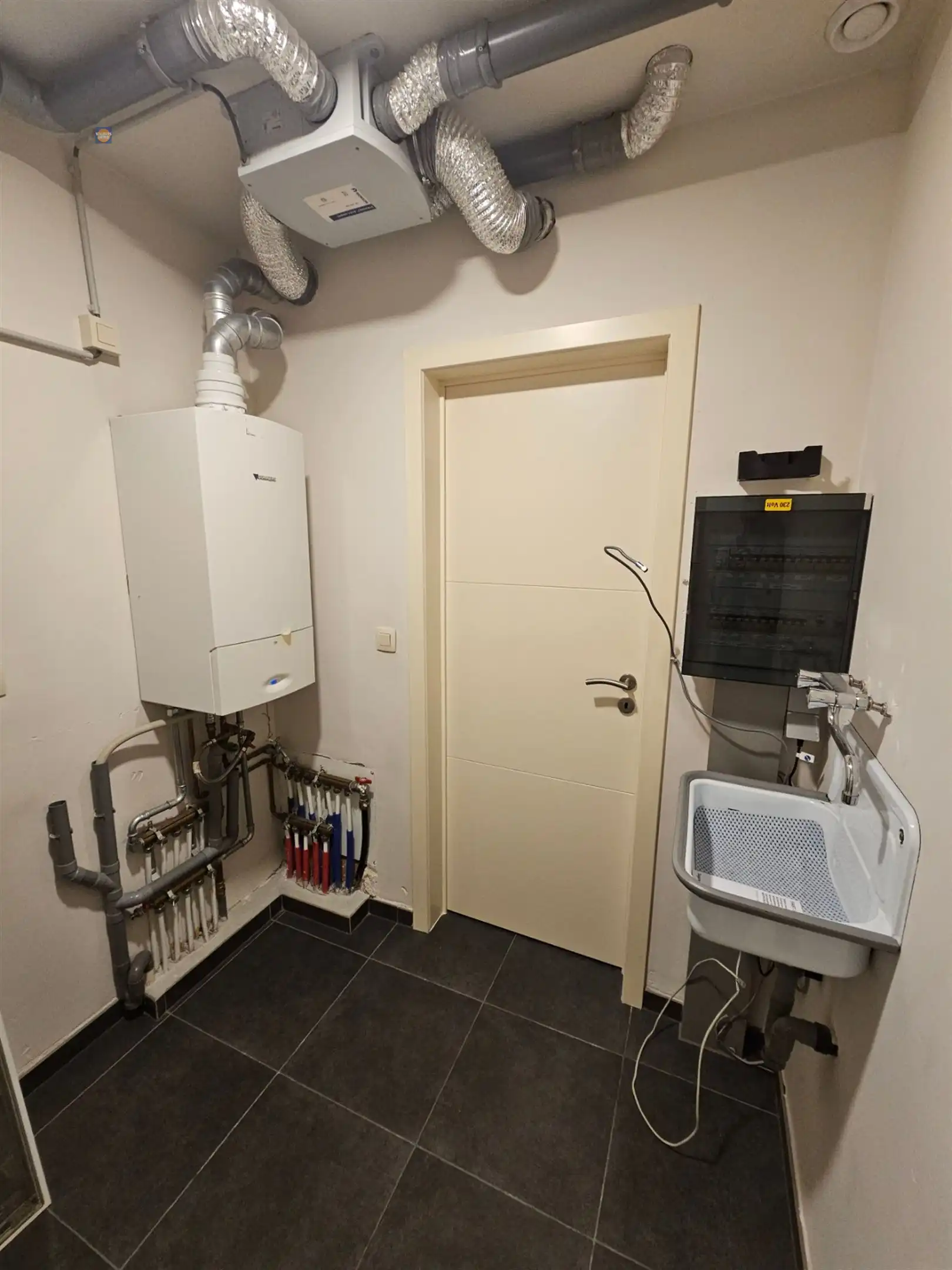 Gelijkvloers 2-slaapkamerappartement, terras en staanplaats foto 12