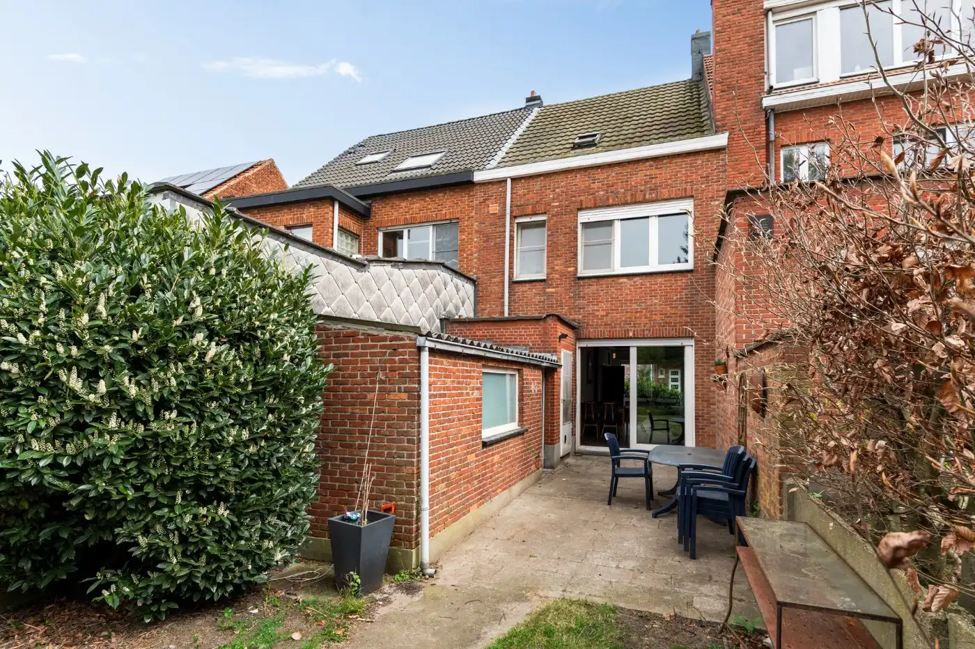 Op te frissen, grote woning met 3 à 4 slpk. en tof west-tuintje foto 23