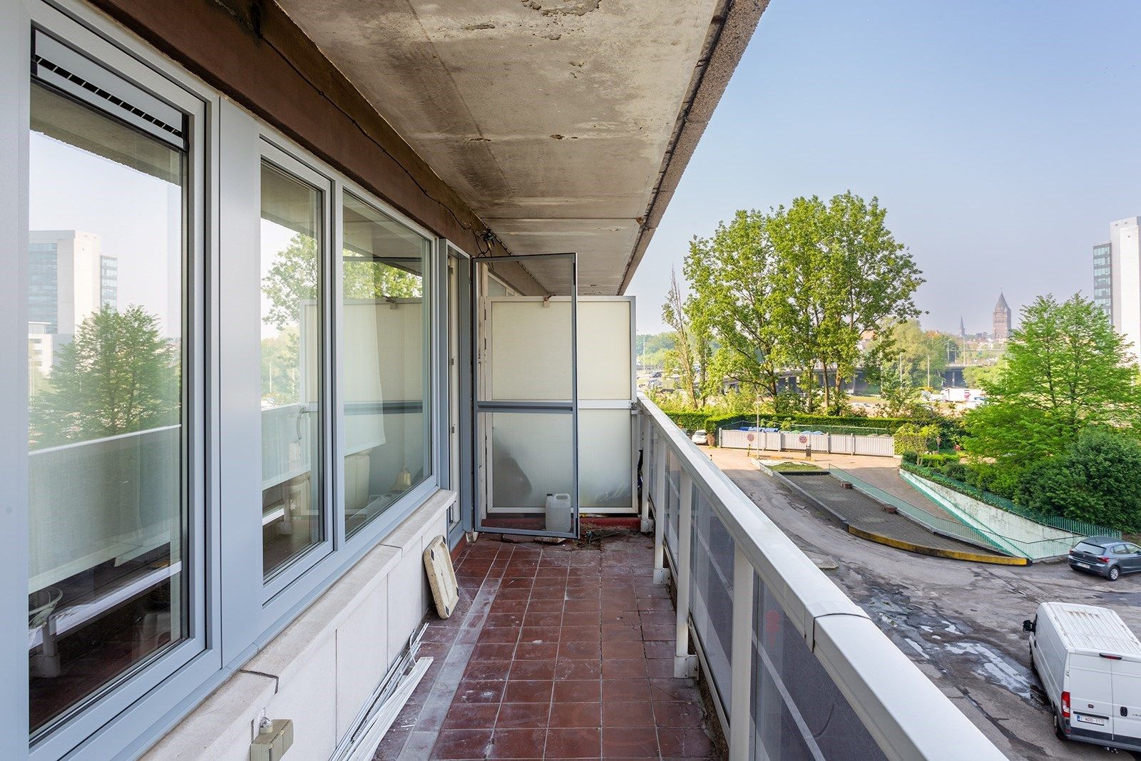 Ruim energiezuinig appartement met terras foto 10