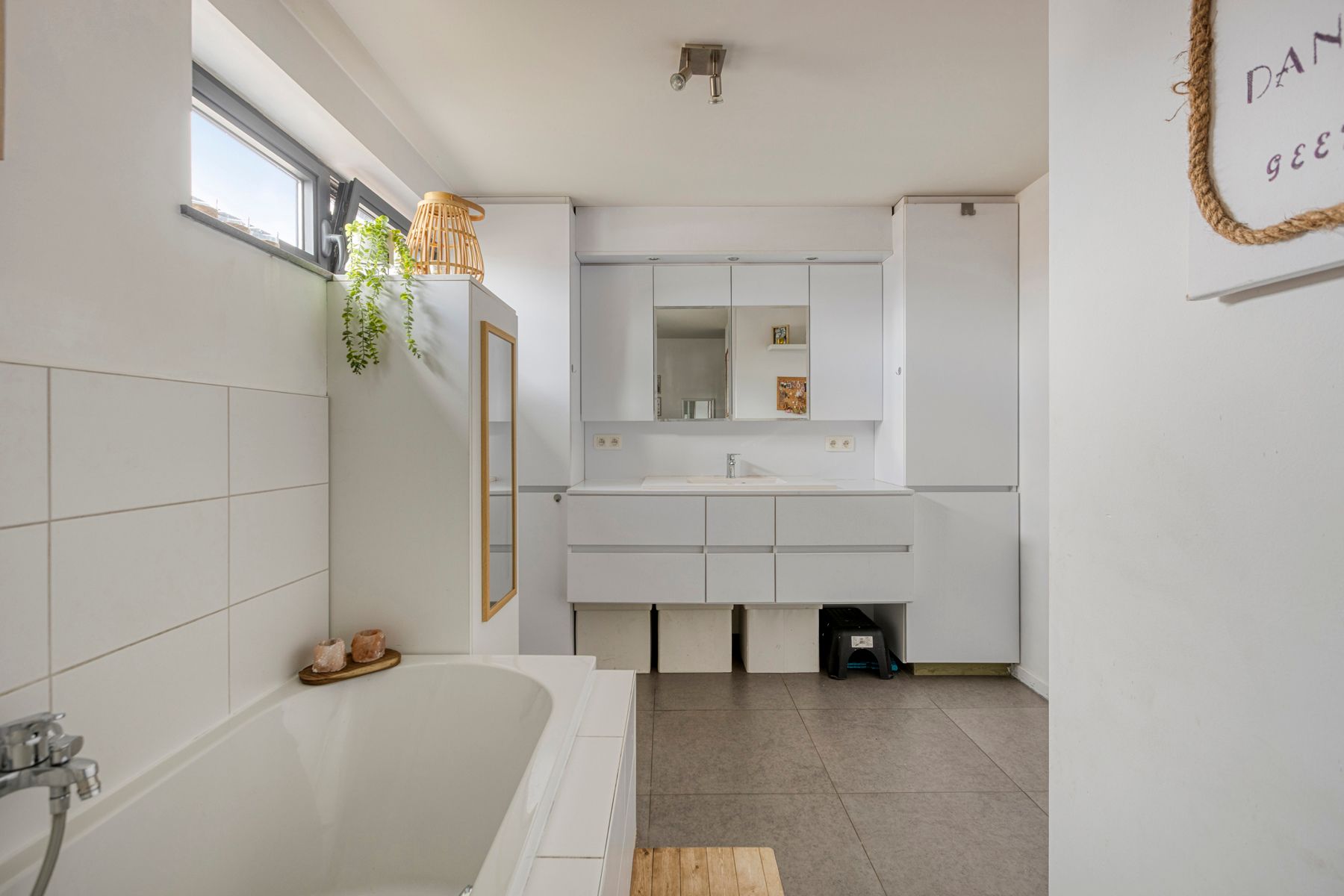 Moderne nieuwbouwwoning met 4 slaapkamers en gezellige tuin. foto 26