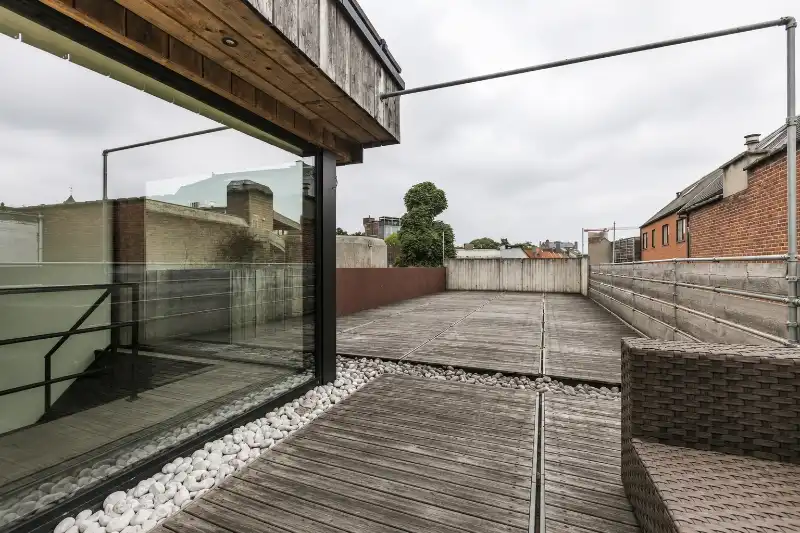 Centraal gelegen loft met 3 slaapkamers (meer mogelijk), garage voor 4 wagens, groot terras...(Energielabel A, elektriciteit goedgek...) foto 5