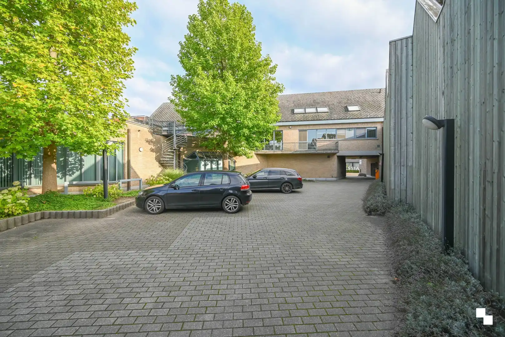 Opbrengsteigendom nabij centrum van Desselgem foto 31