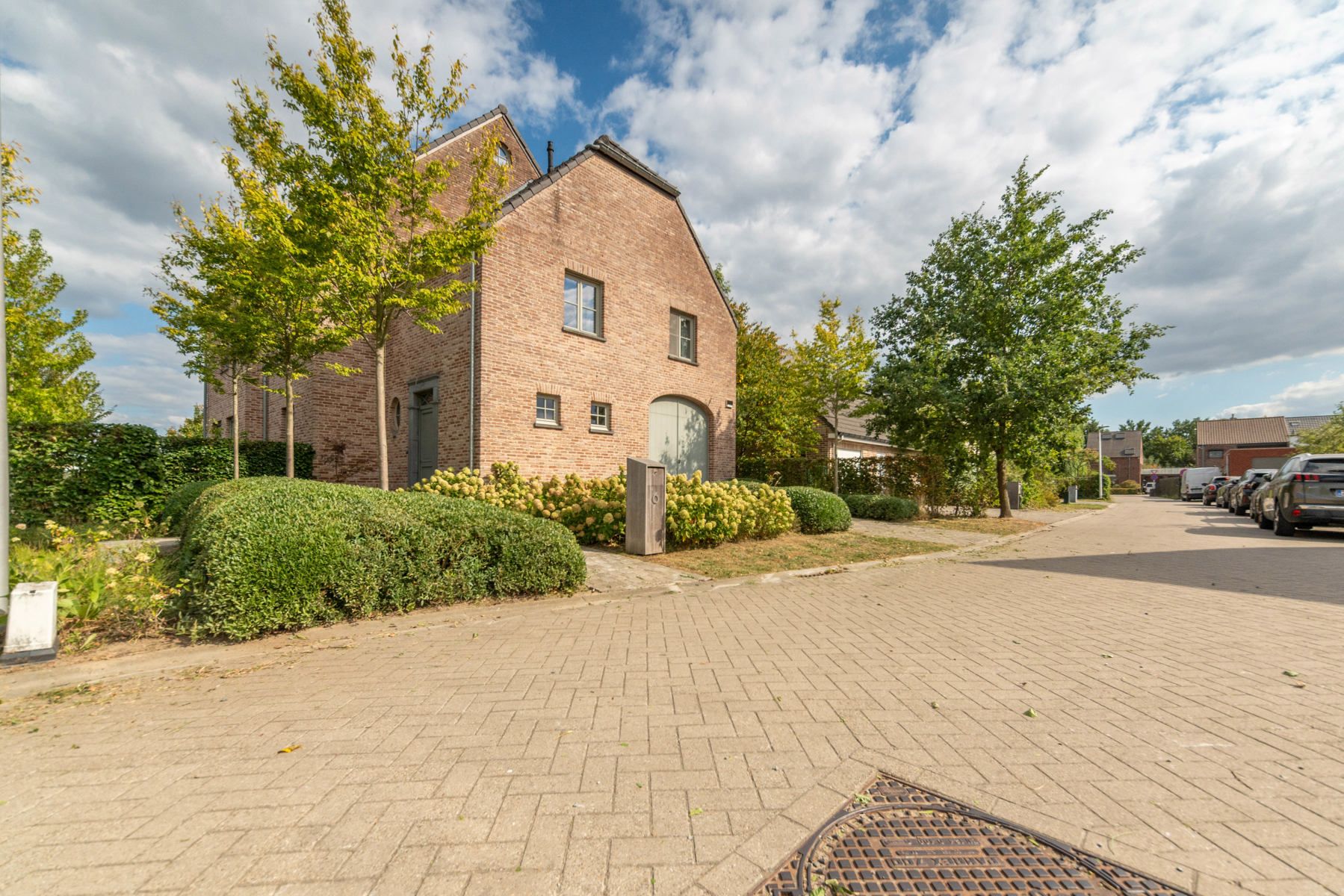 Instapklare stijlvolle villa met zicht op natuur te Schelle.  foto {{pictureIndex}}