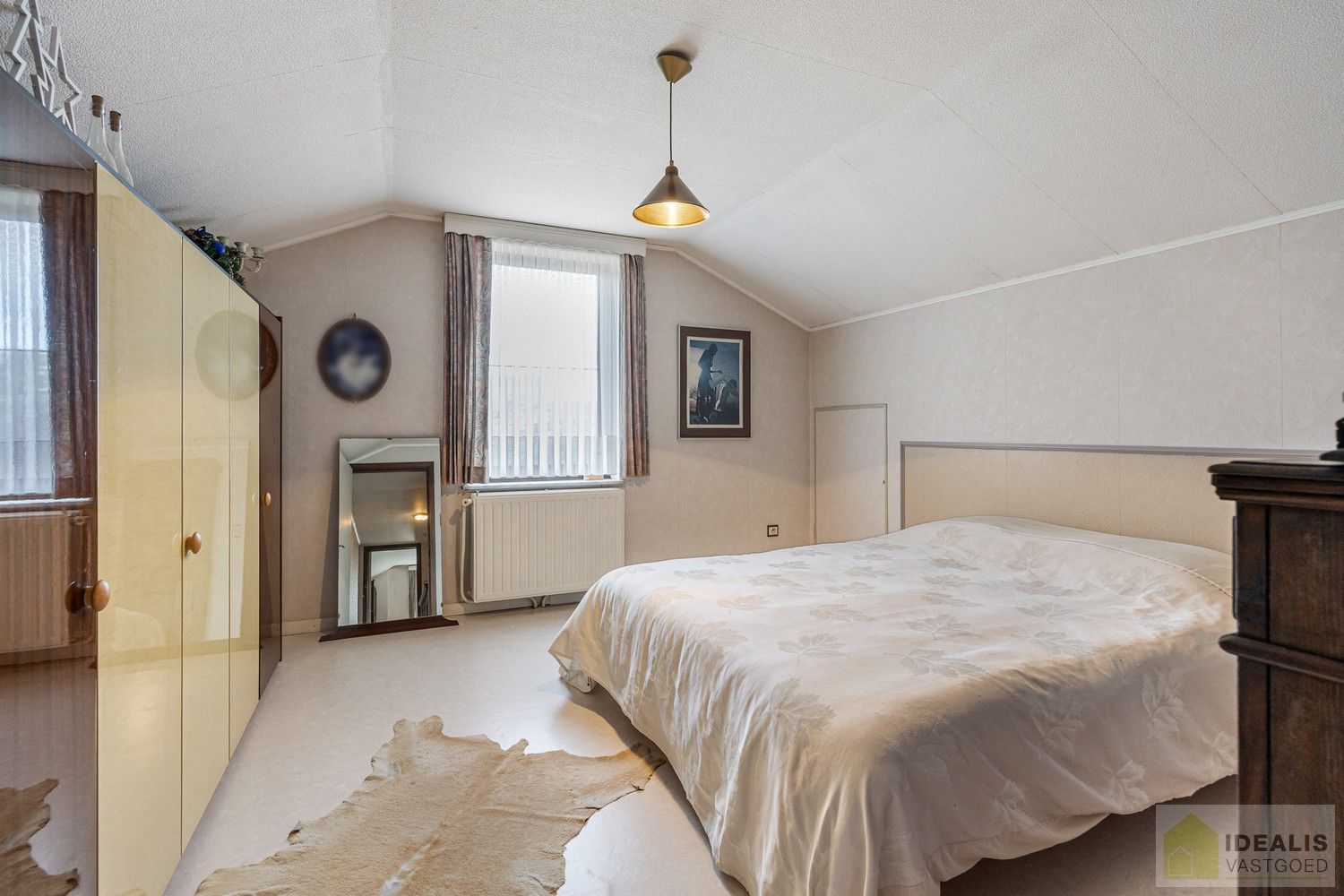 IDEALIS VASTGOED – PERFECT ONDERHOUDEN, INSTAPKLARE WONING +- 175M², MET MAAR LIEFST 4 SLAAPKAMERS, HEERLIJK LICHTRIJKE WOONKAMER EN DUBBELE GARAGE OP EEN PRACHTIG GROEN EN RUIM PERCEEL VAN 18A 43CA. foto 24