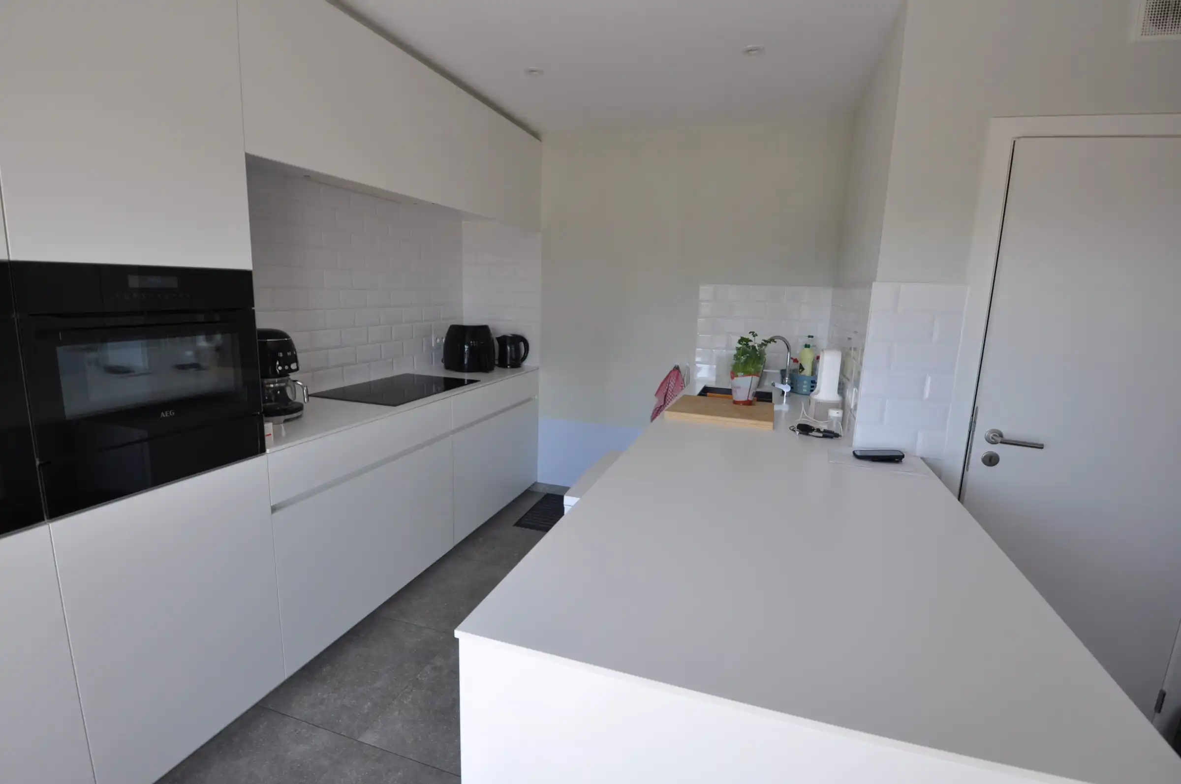 Stijlvol appartement met private autostaanplaats foto 19