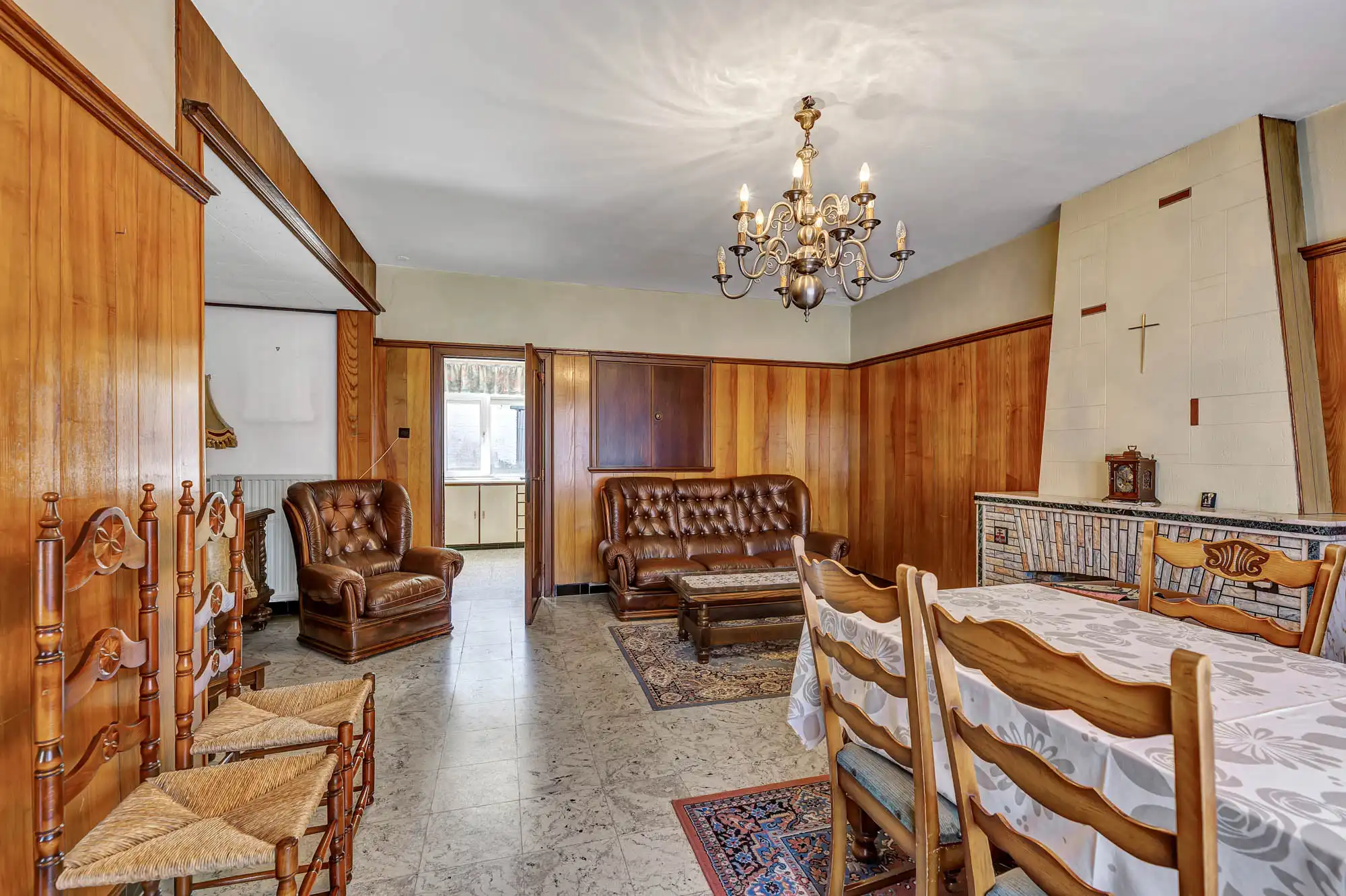 Ruime te renoveren woning met loods en bouwgrond foto 7