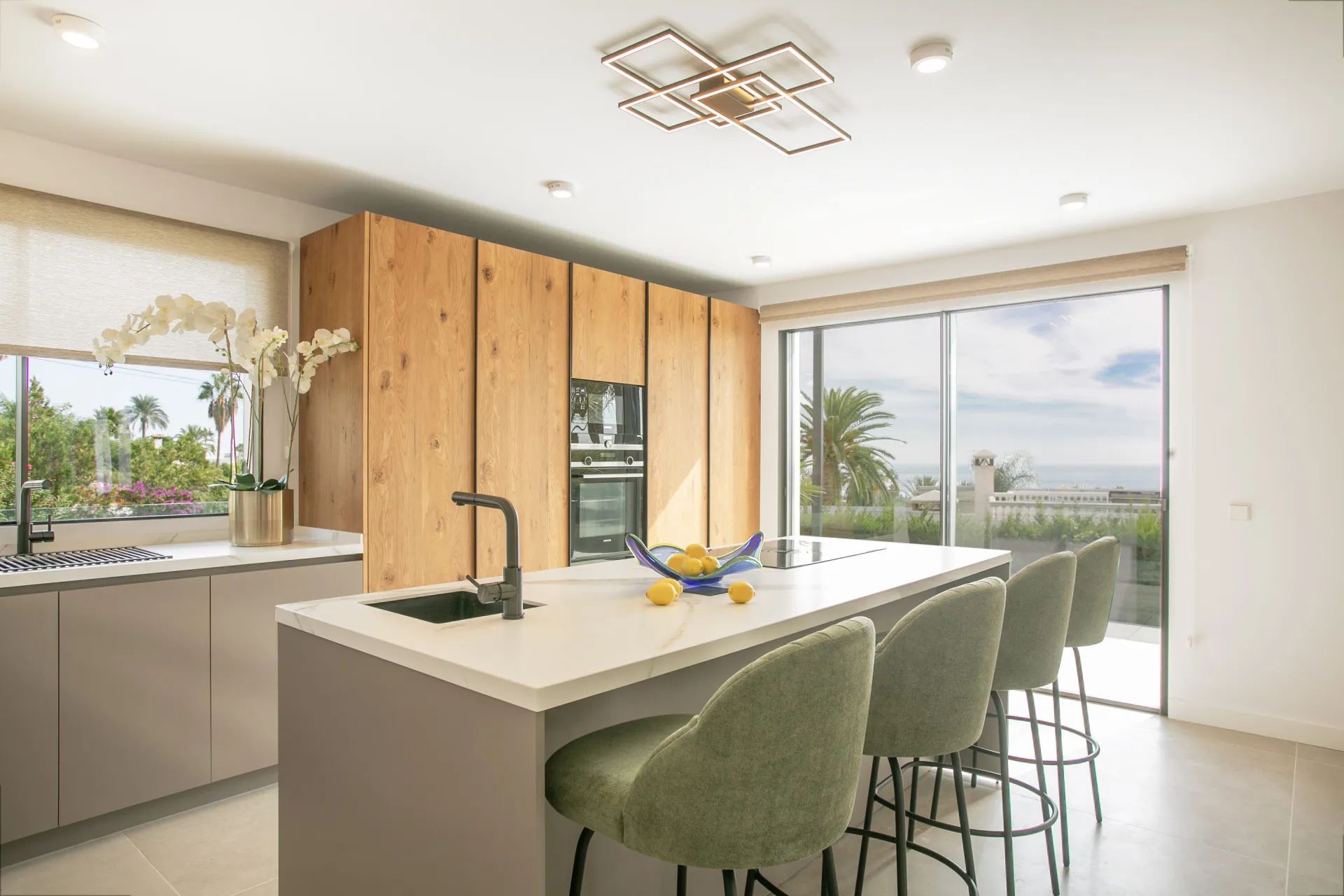 Adembenemende luxe op de Golden Mile – een villa waar elegantie en exclusiviteit samenkomen foto 9